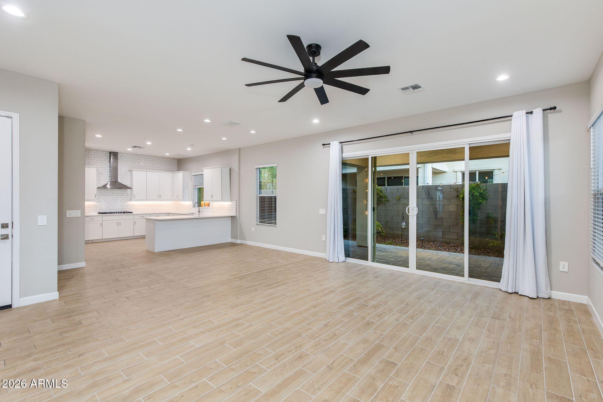 5124 E WOODRIDGE Drive