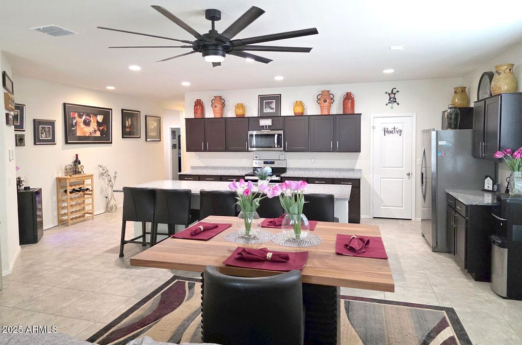 Photo of 1031 W Castle Court, Casa Grande, AZ 85122 (MLS # 6951646)