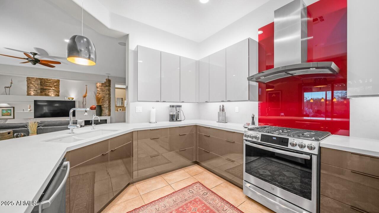 2401 W WEBSTER Court