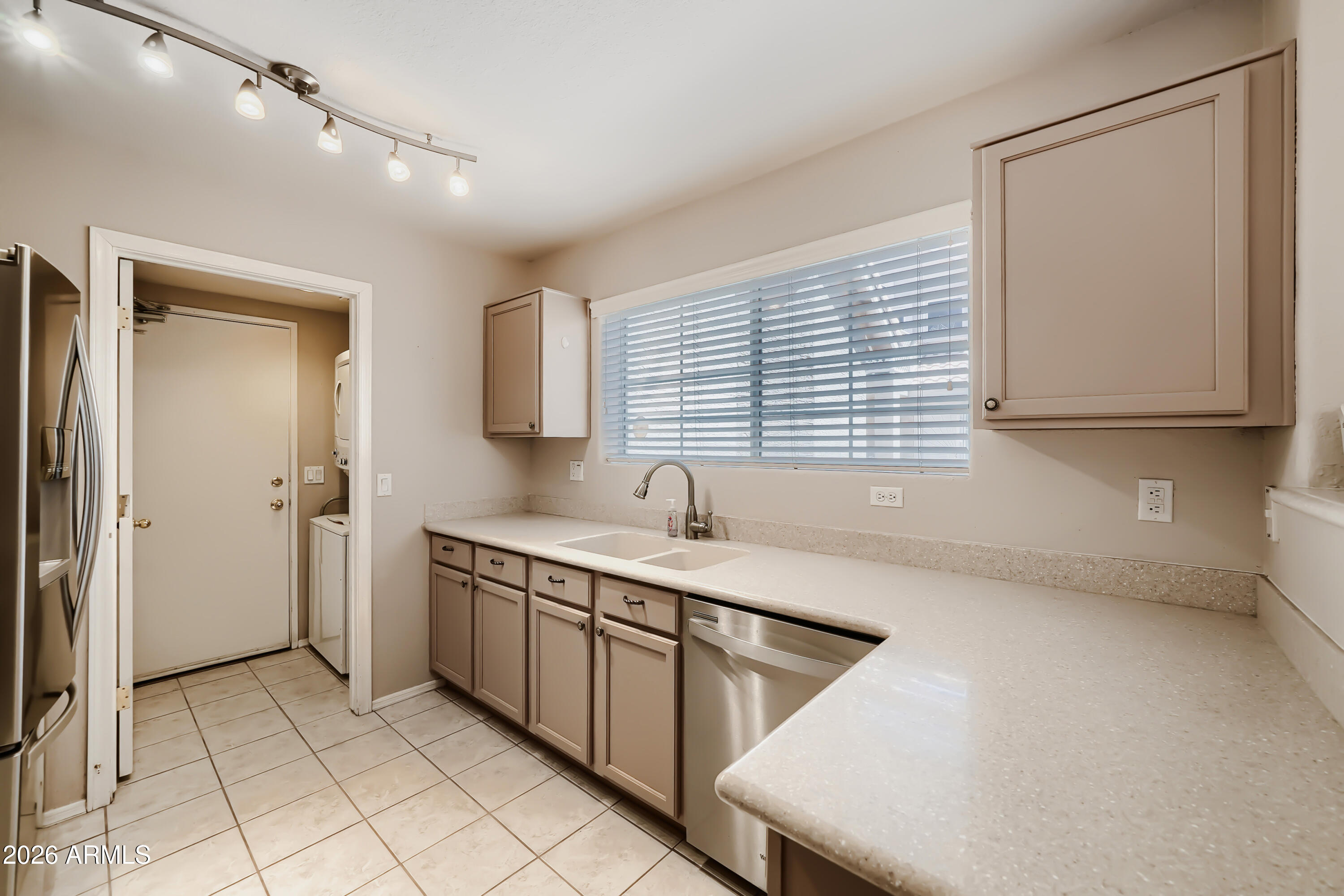 1633 E LAKESIDE Drive 120