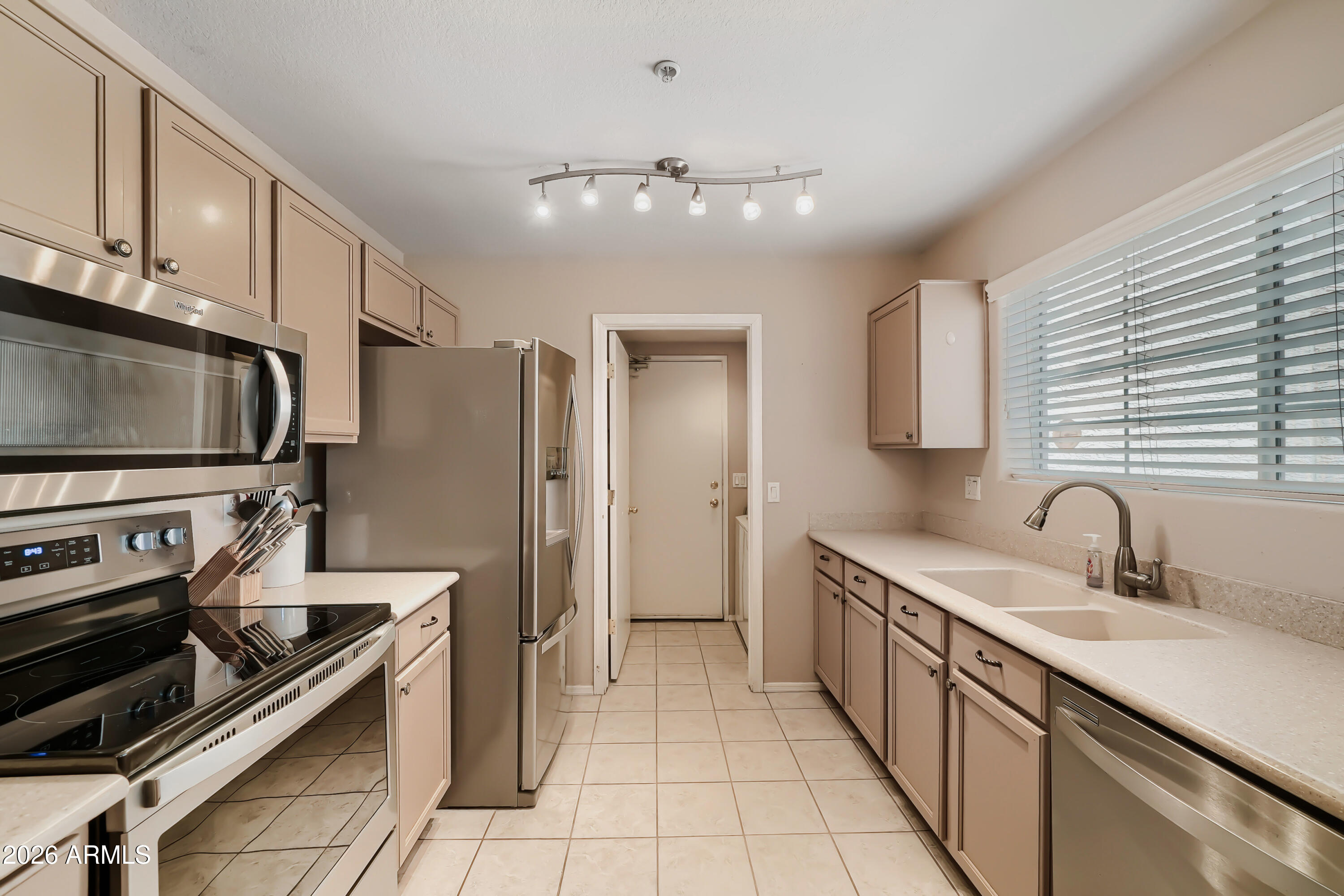 1633 E LAKESIDE Drive 120