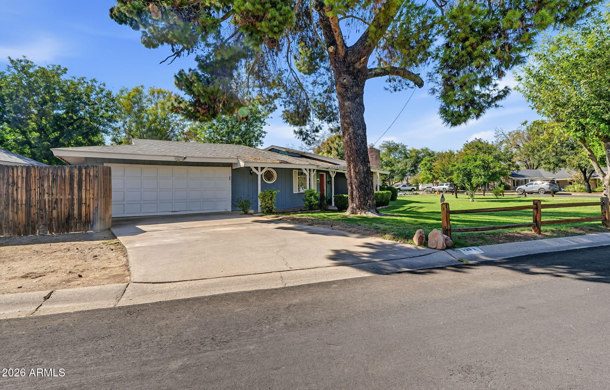 1201 W RANCHO Drive