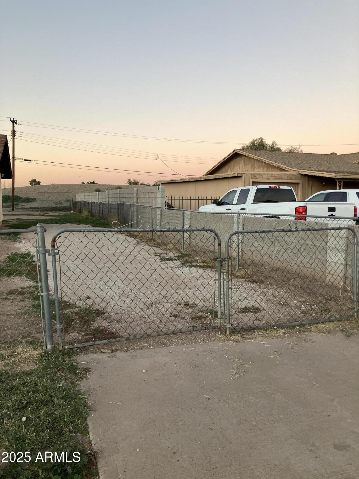 3360 W MORELAND Street