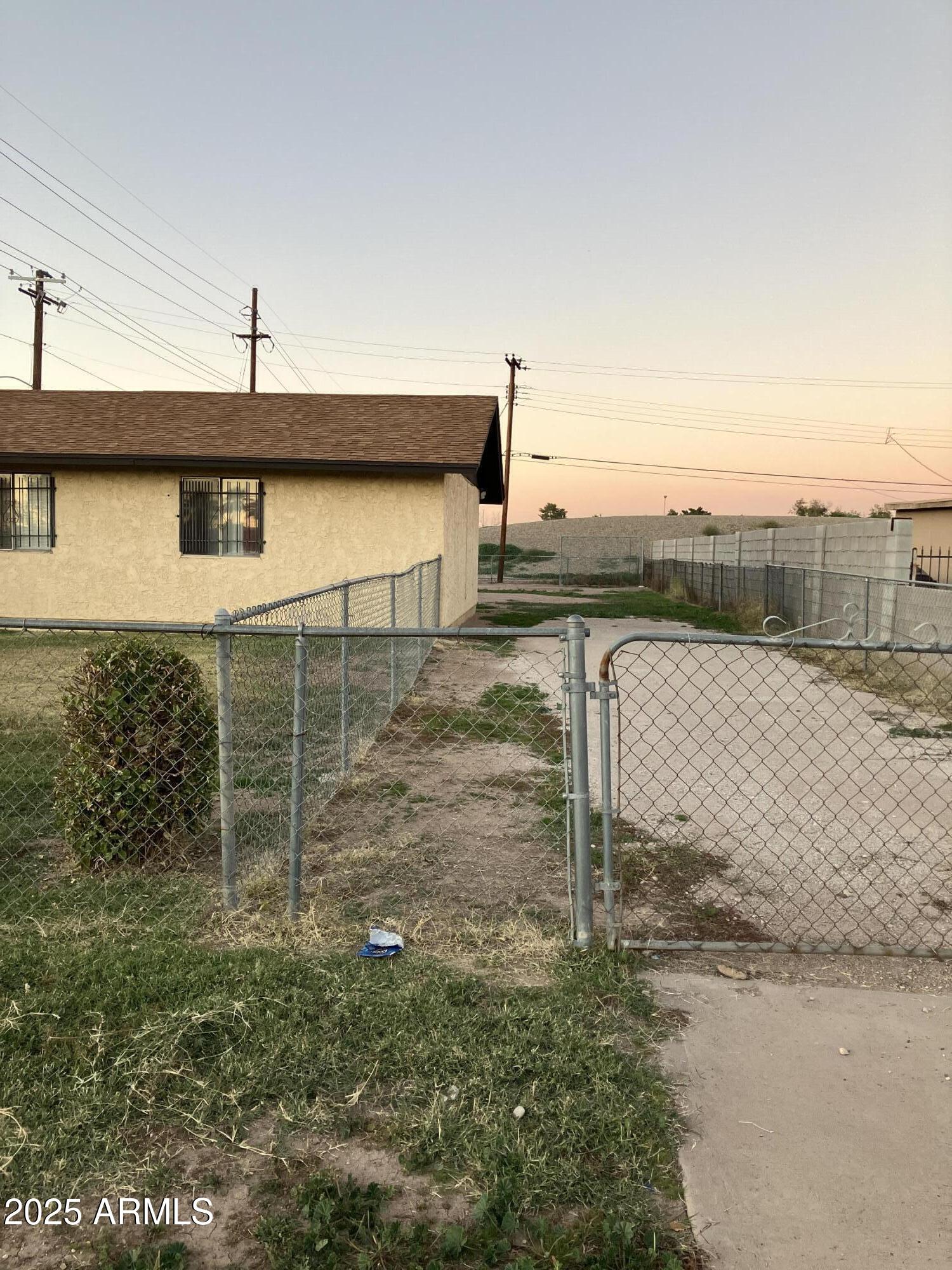 3360 W MORELAND Street