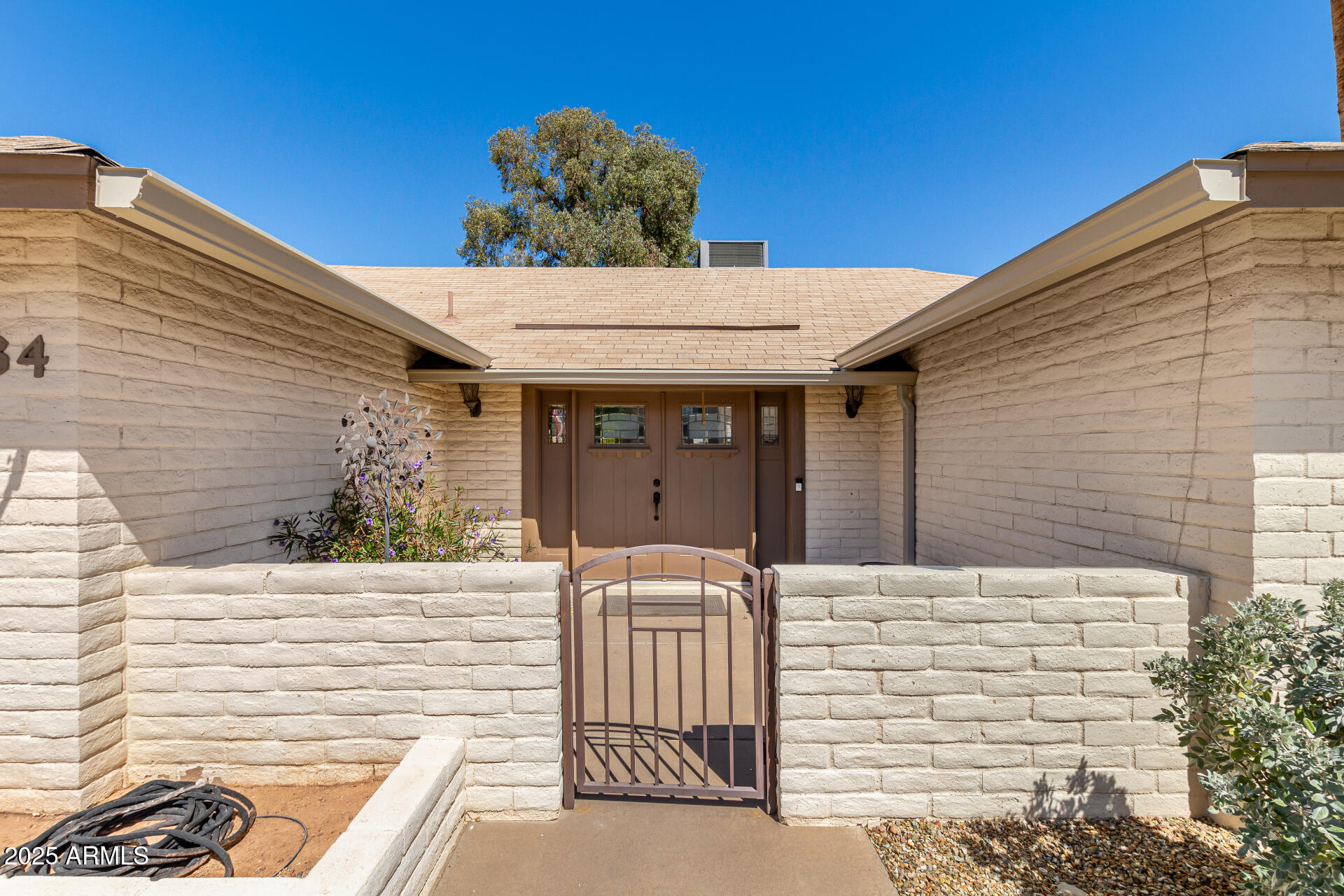 1434 W MESETO Avenue