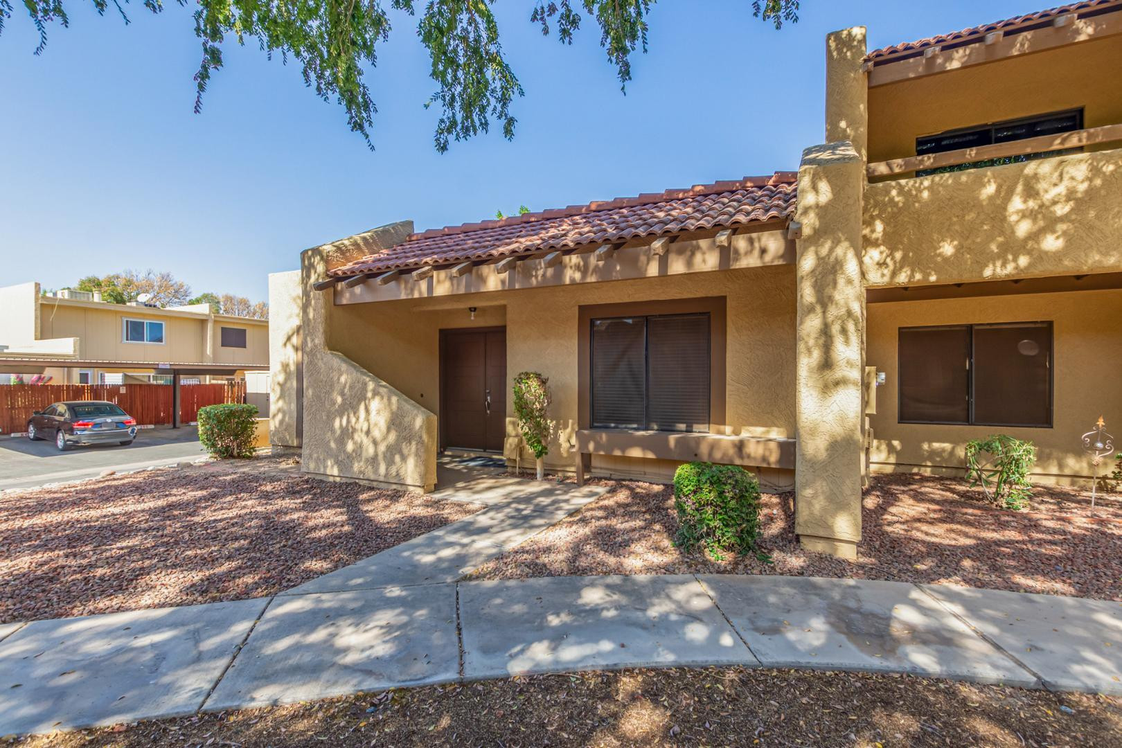 5713 W Gelding Drive