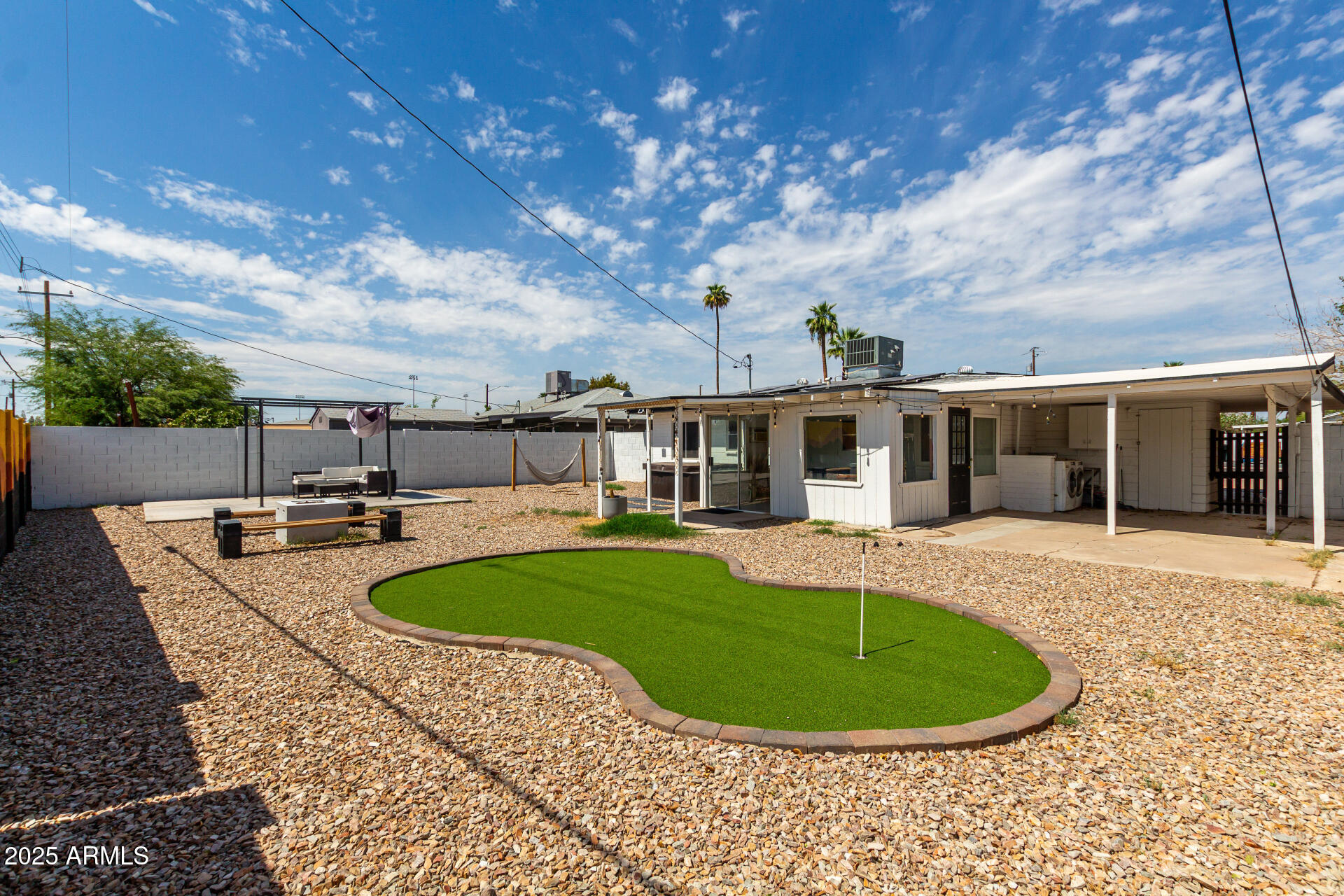 829 W MITCHELL Drive