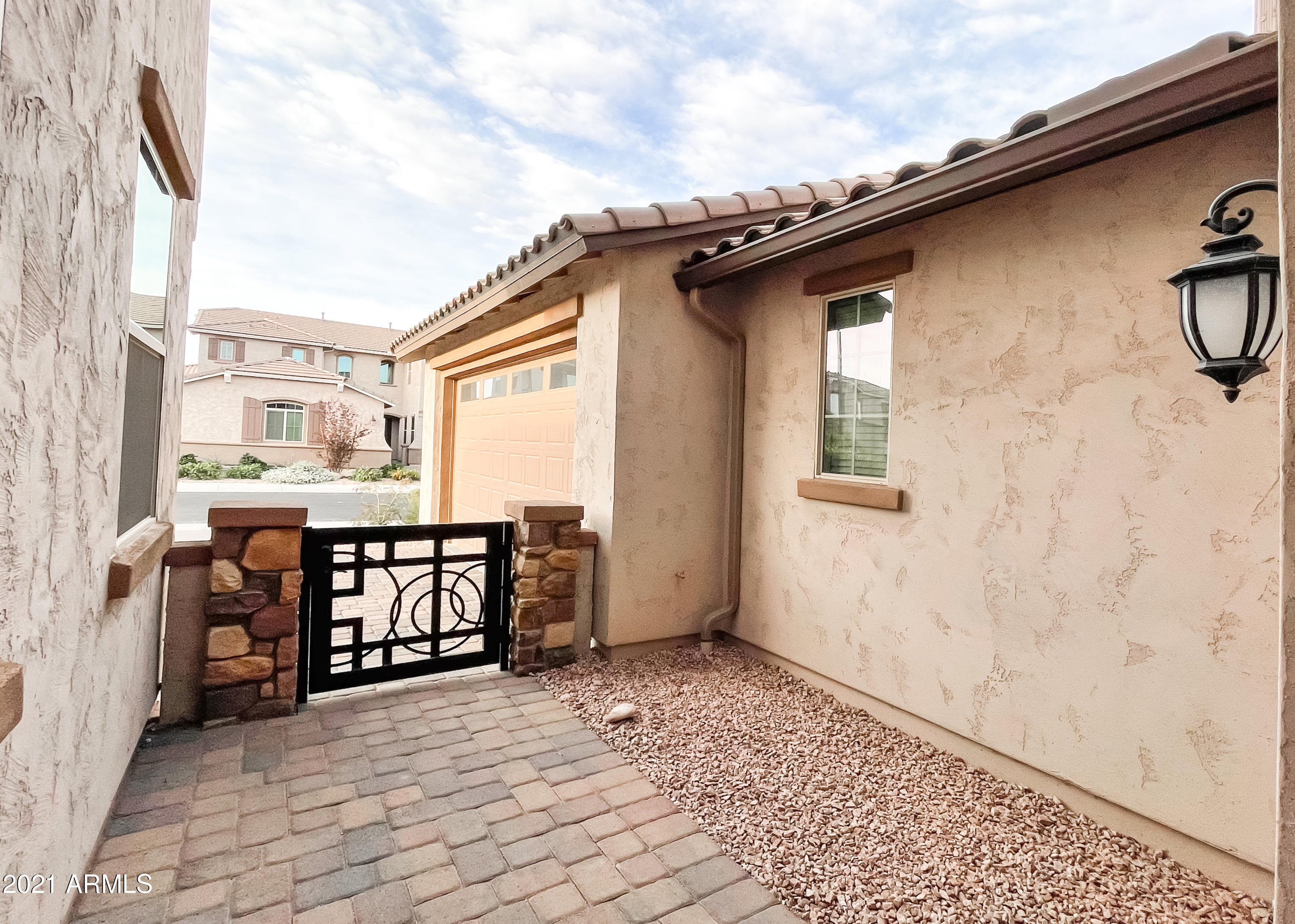 118 E CANYON Way