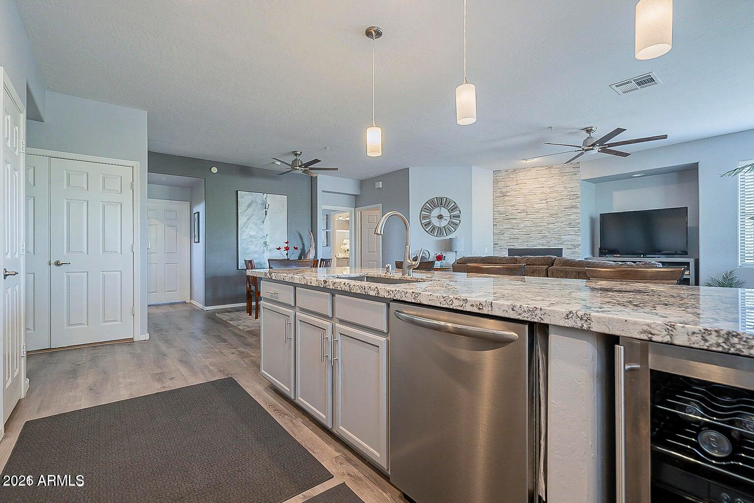 11500 E COCHISE Drive 2081
