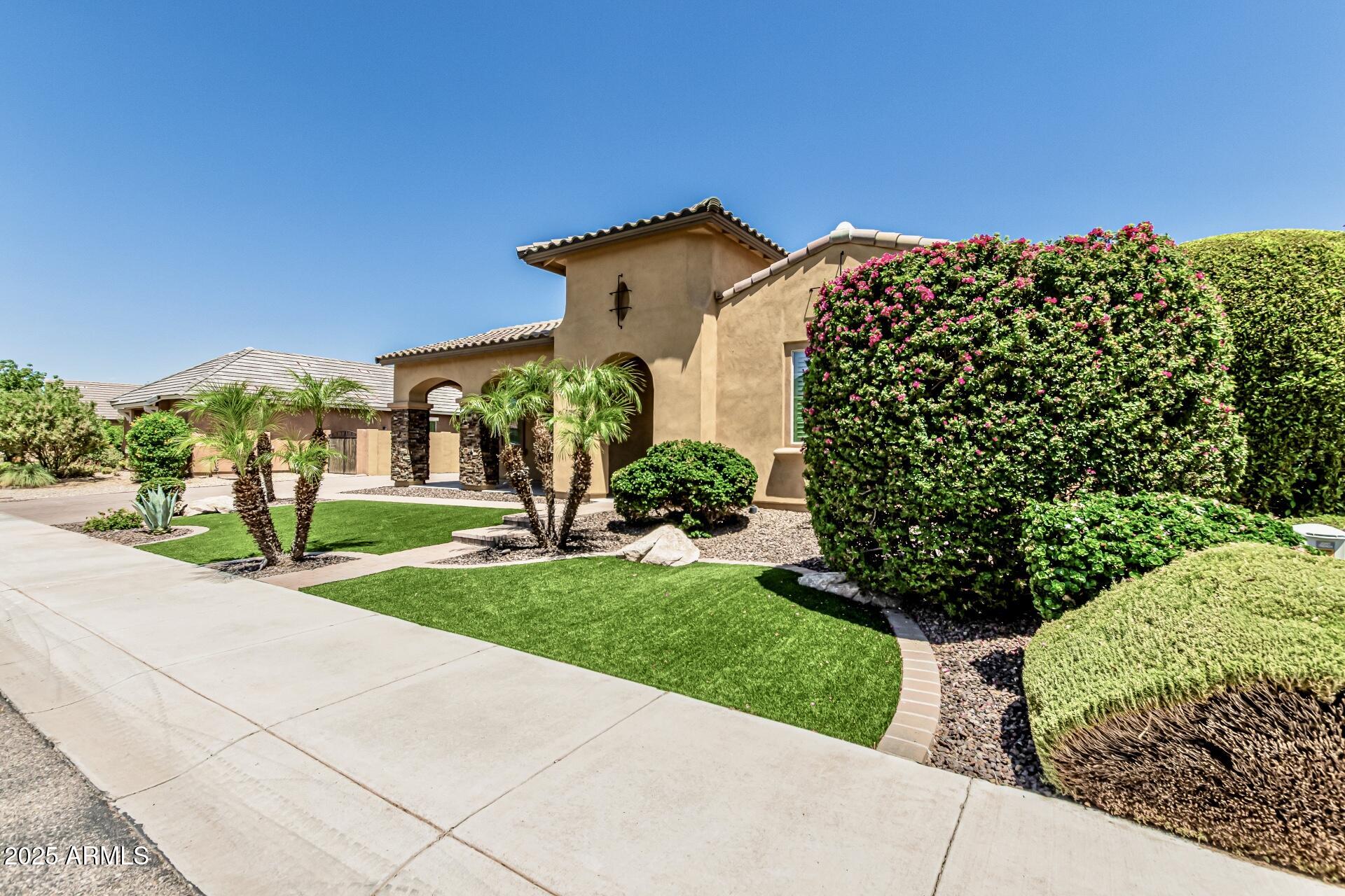 7242 W ROWEL Road