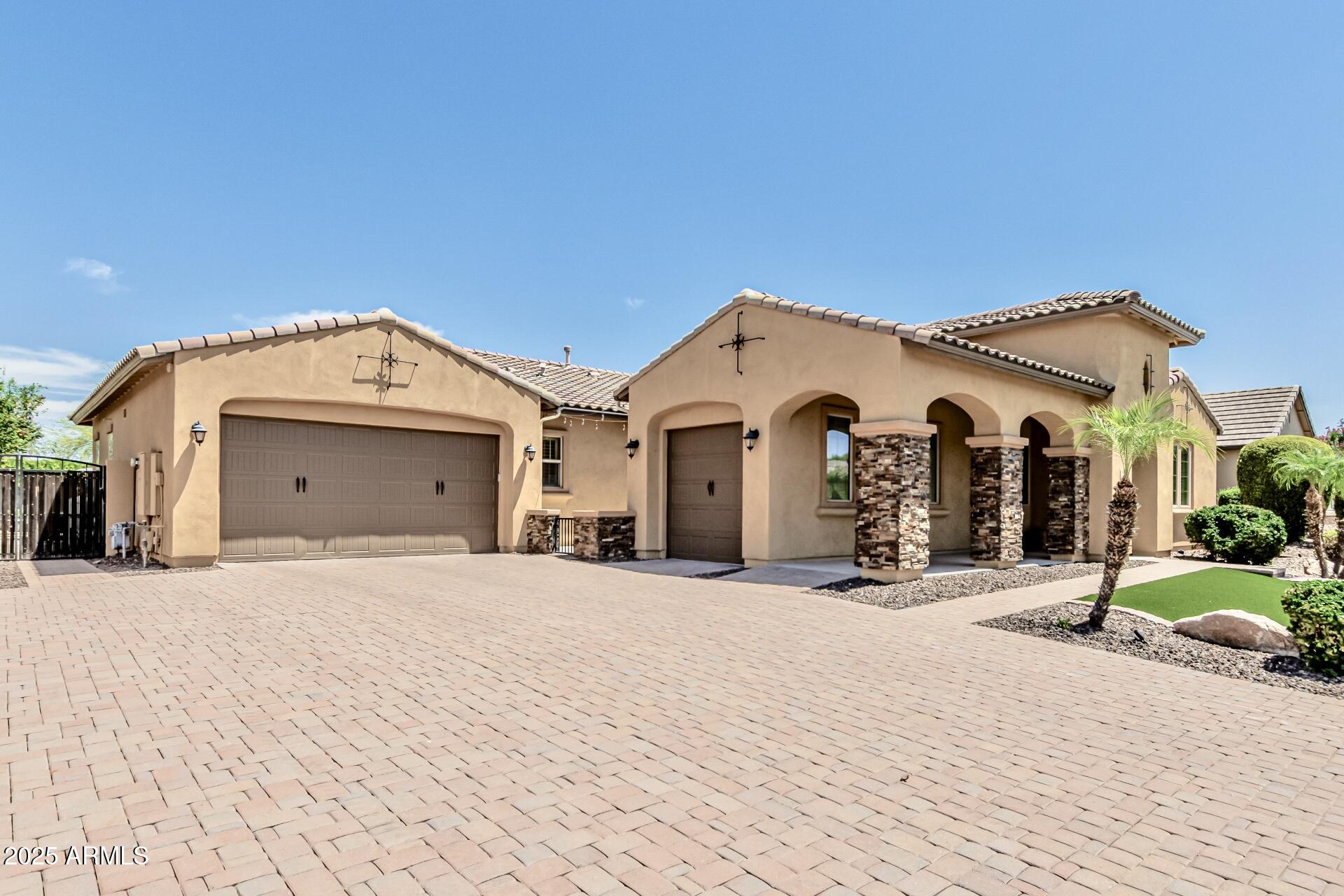 7242 W ROWEL Road