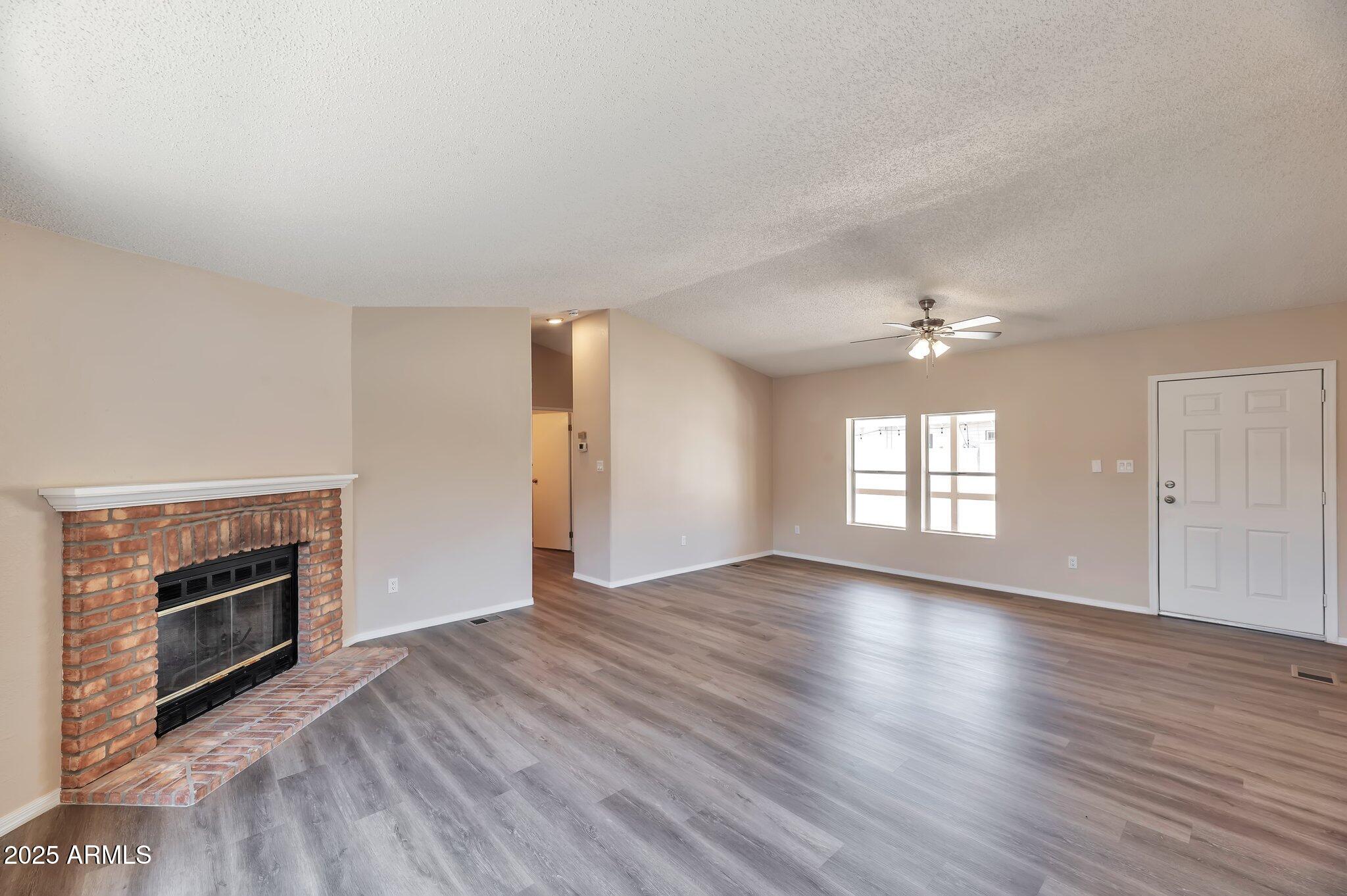 9205 N 13TH Place