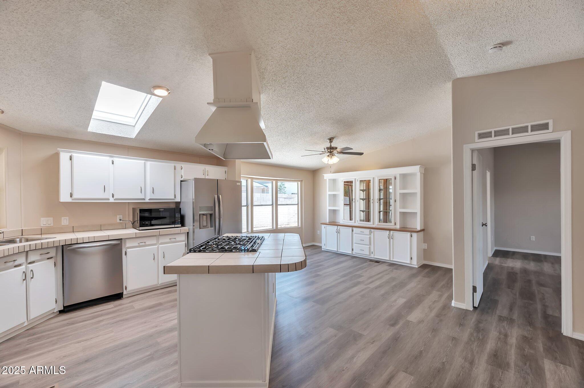 9205 N 13TH Place
