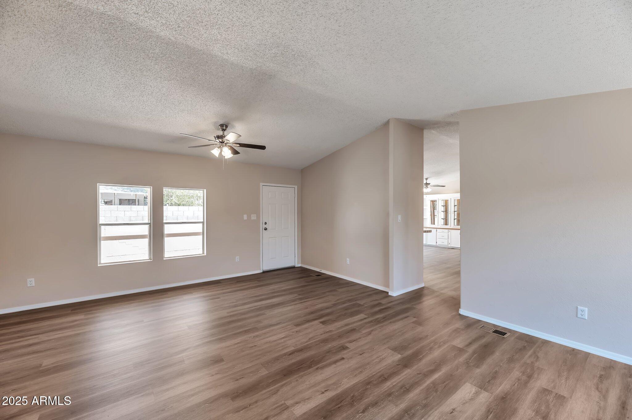 9205 N 13TH Place