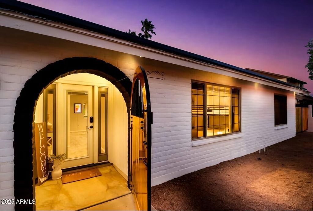 Photo of 922 W Monte Avenue, Mesa, AZ 85210 (MLS # 6952307)