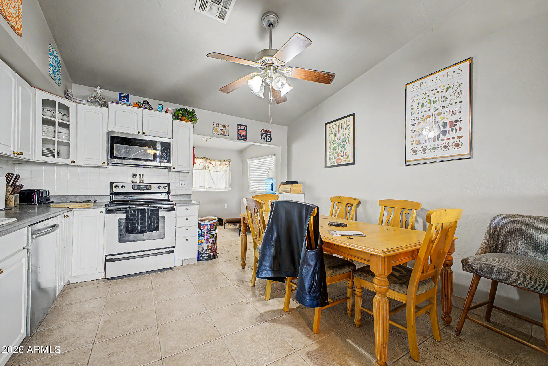 1418 E CHOLLA Street