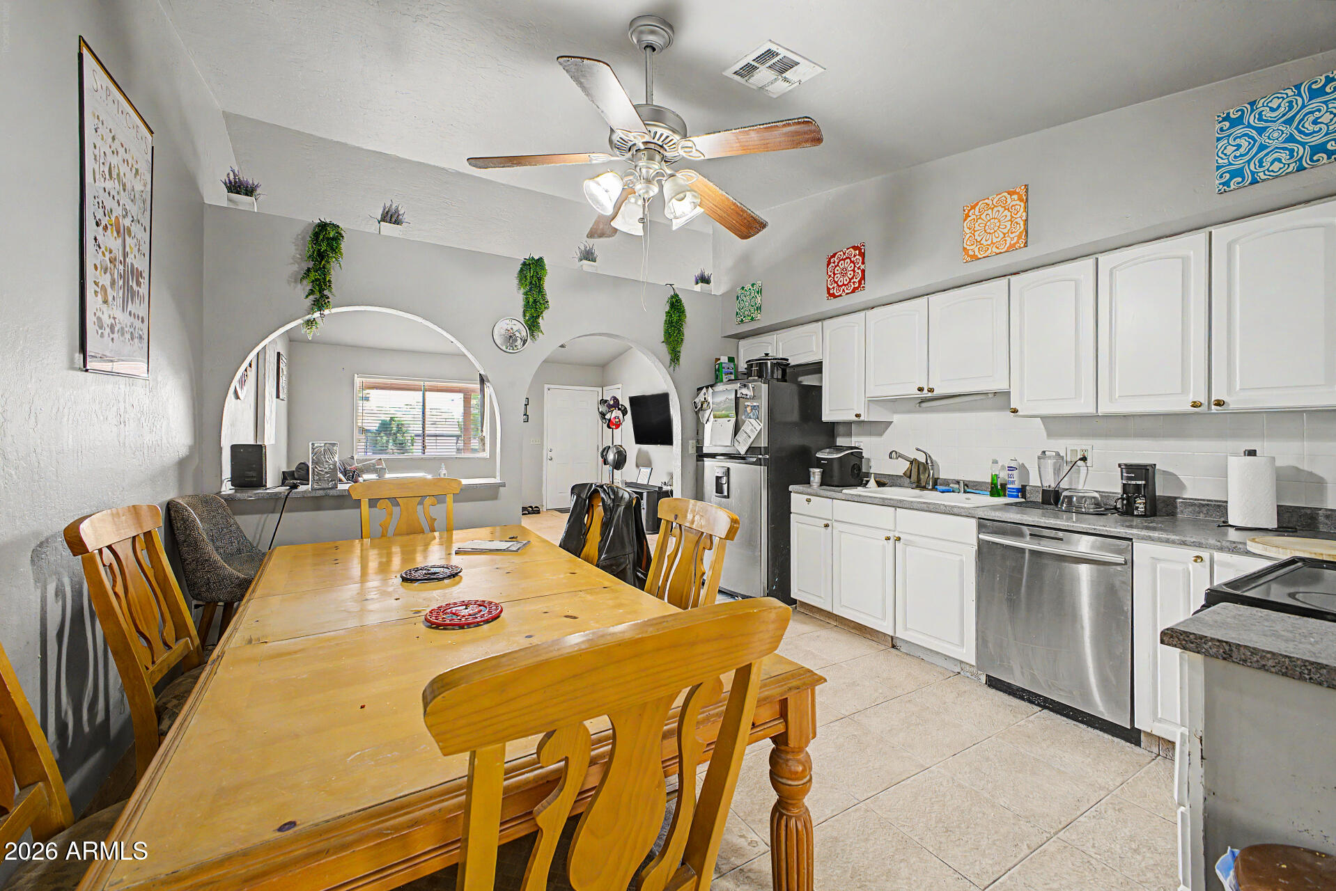 1418 E CHOLLA Street