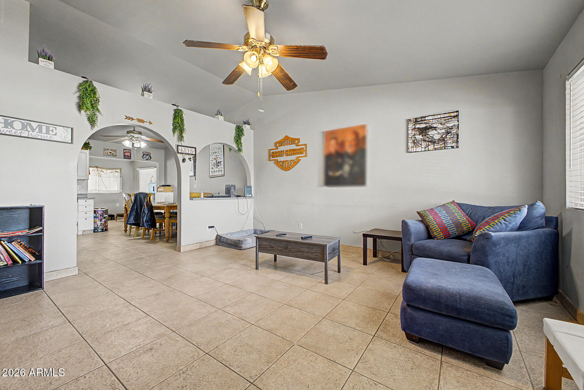 1418 E CHOLLA Street