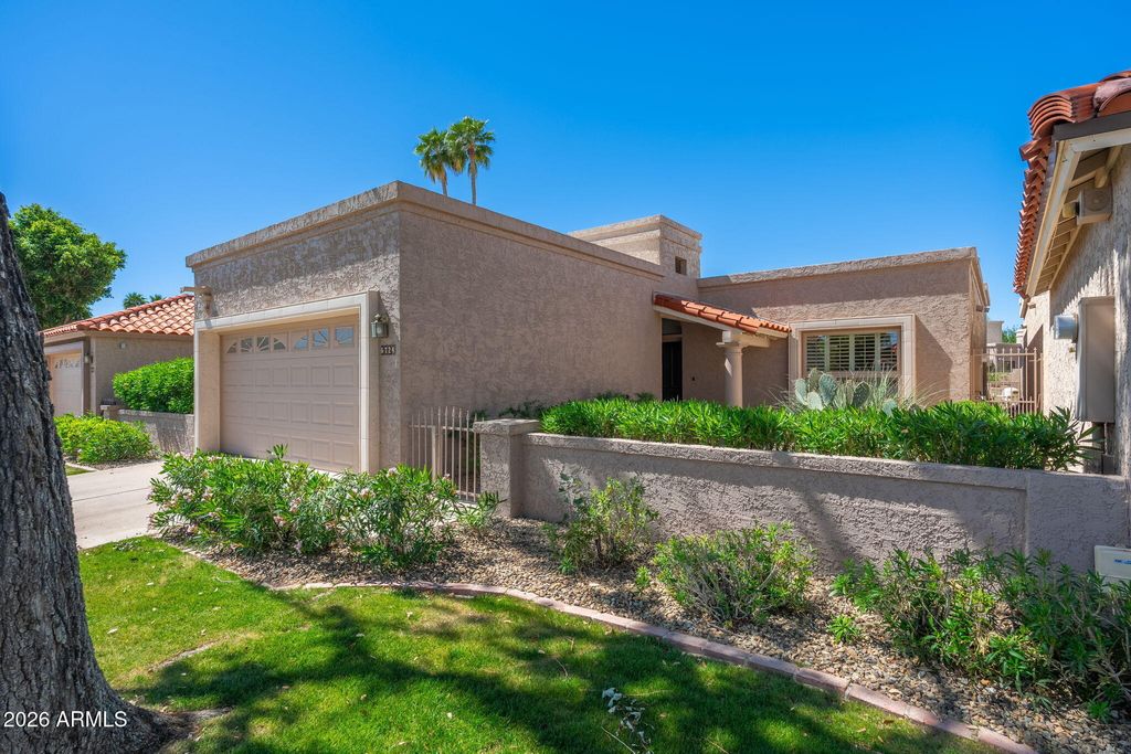 Photo of 6724 N 79th Place, Scottsdale, AZ 85250 (MLS # 7000262)