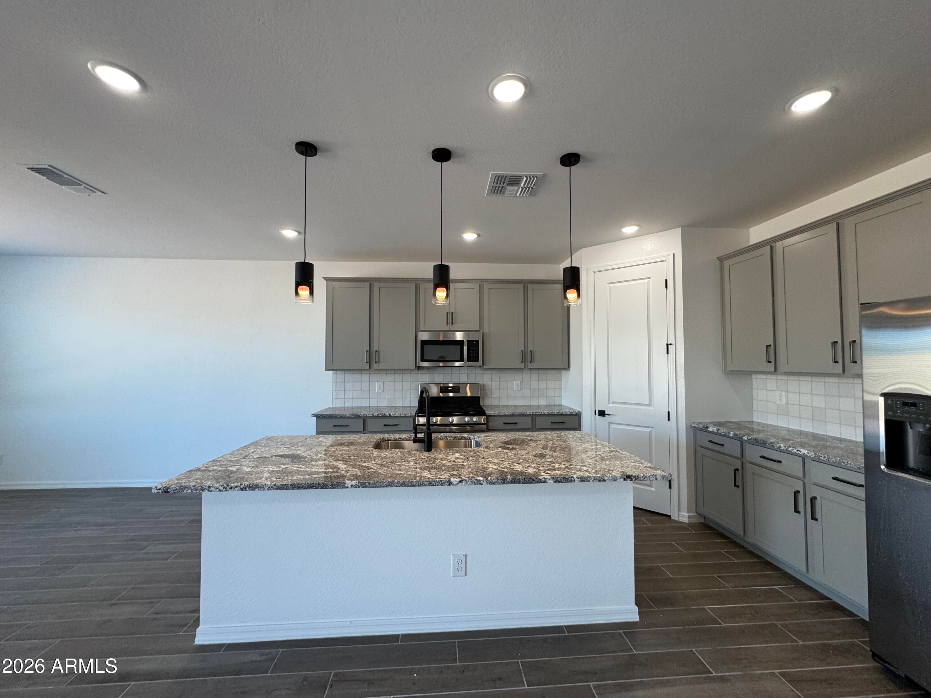 7606 W SMOKETREE Drive