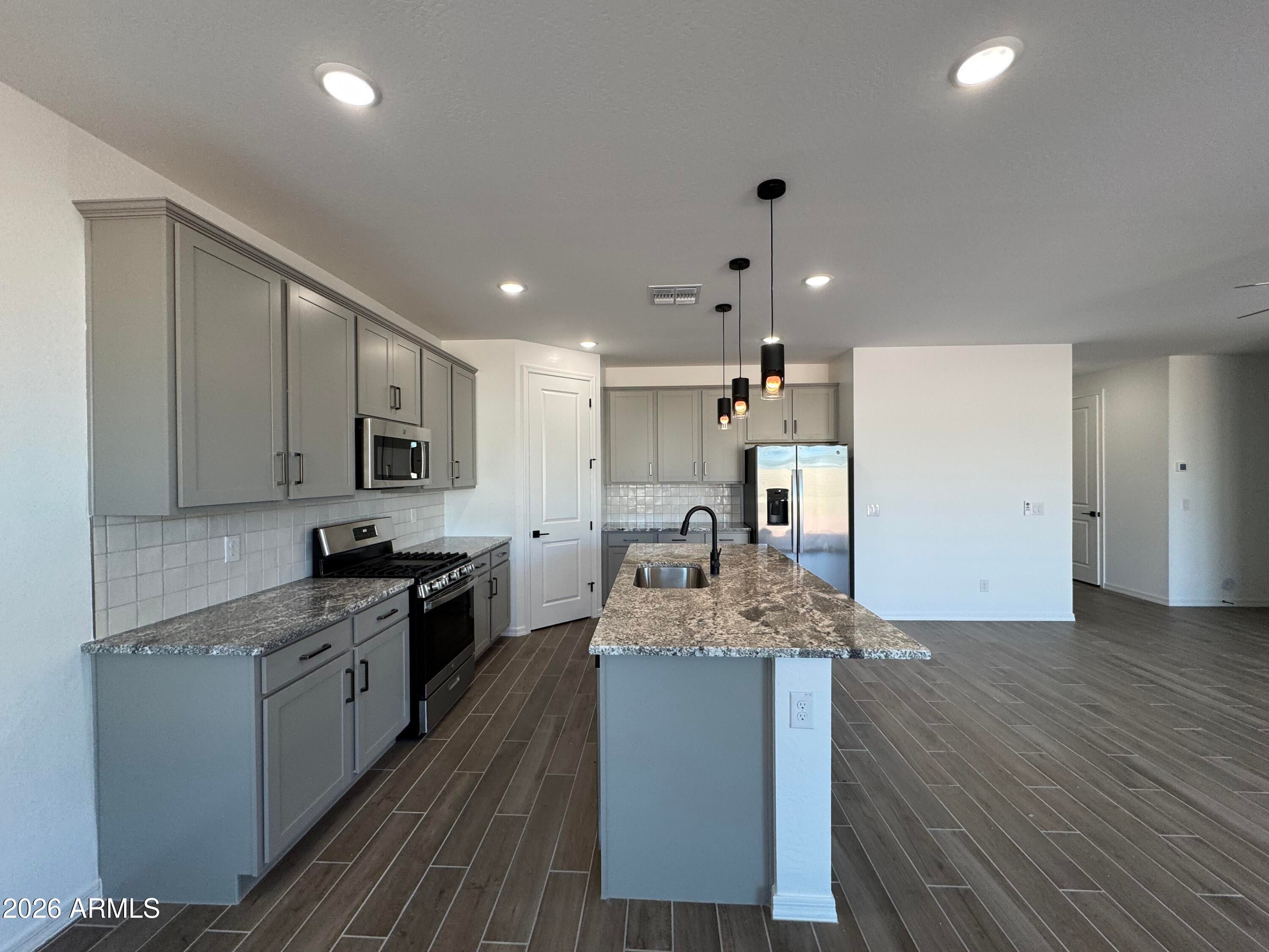 7606 W SMOKETREE Drive