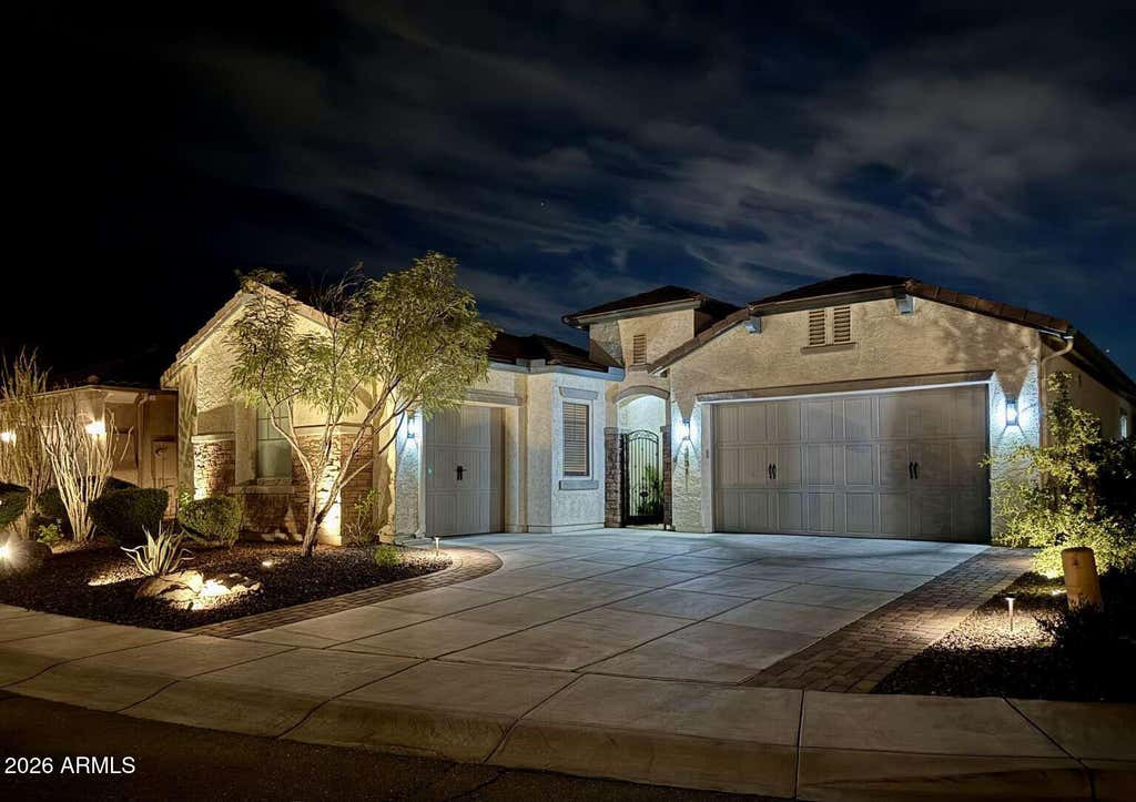 Photo of 2031 W Chimney Rock Road, Phoenix, AZ 85085 (MLS # 7039339)