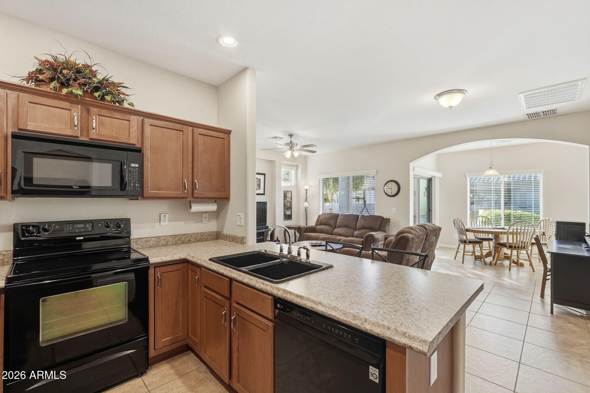 1547 E MELROSE Drive