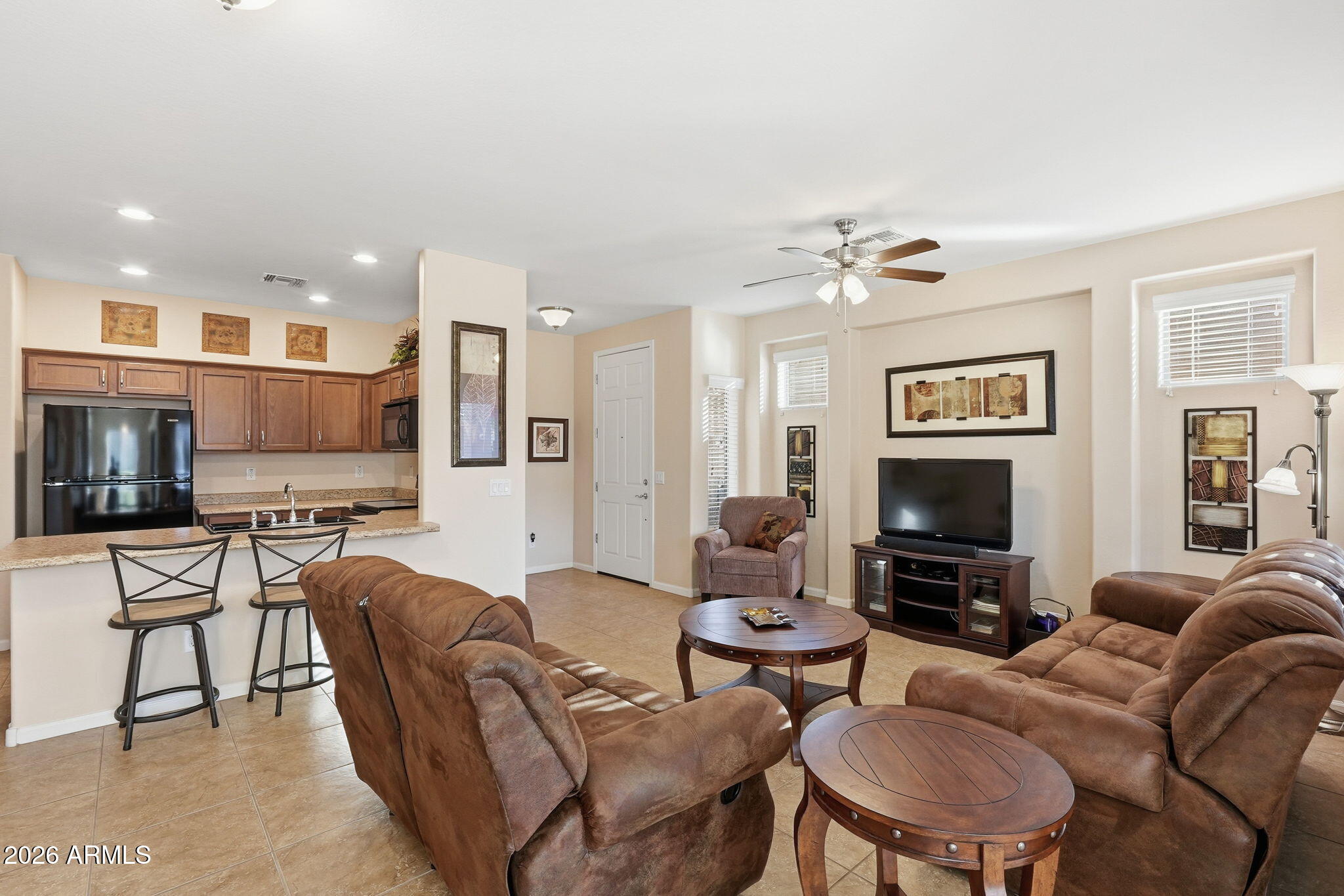 1547 E MELROSE Drive