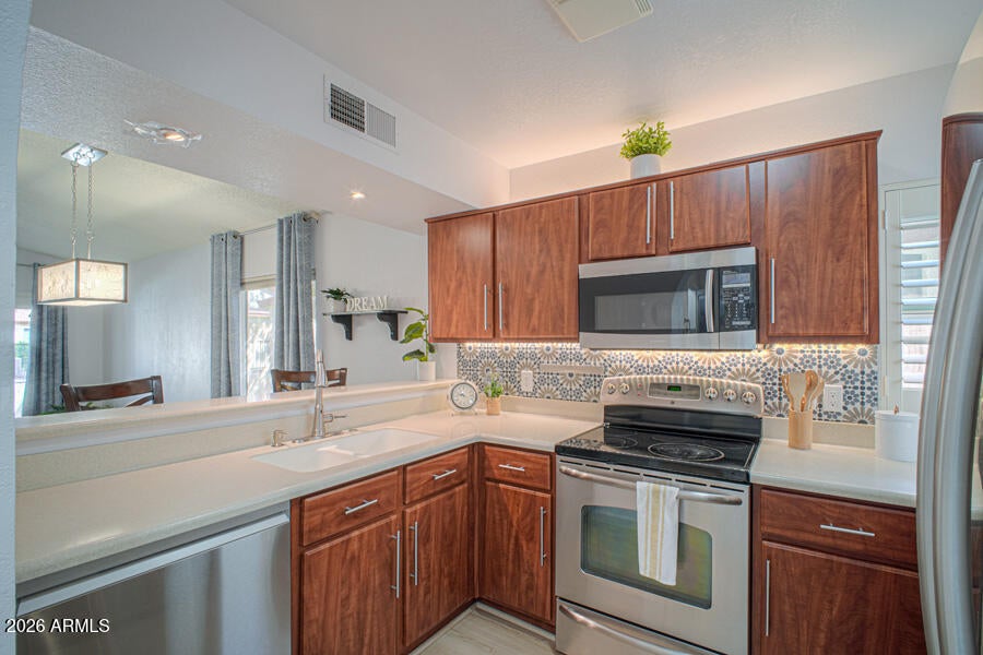1120 N VAL VISTA Drive 23