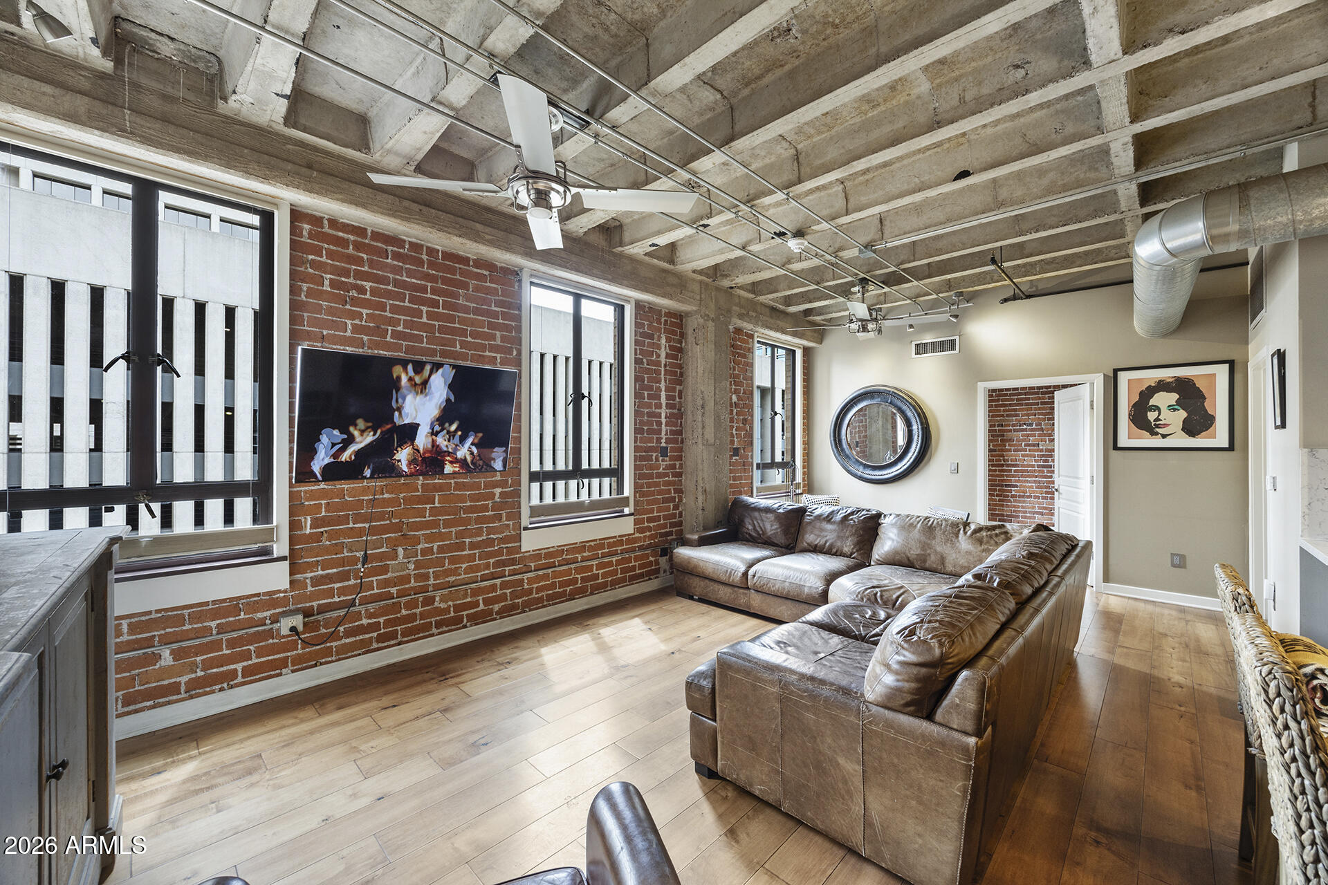 114 W ADAMS Street 609