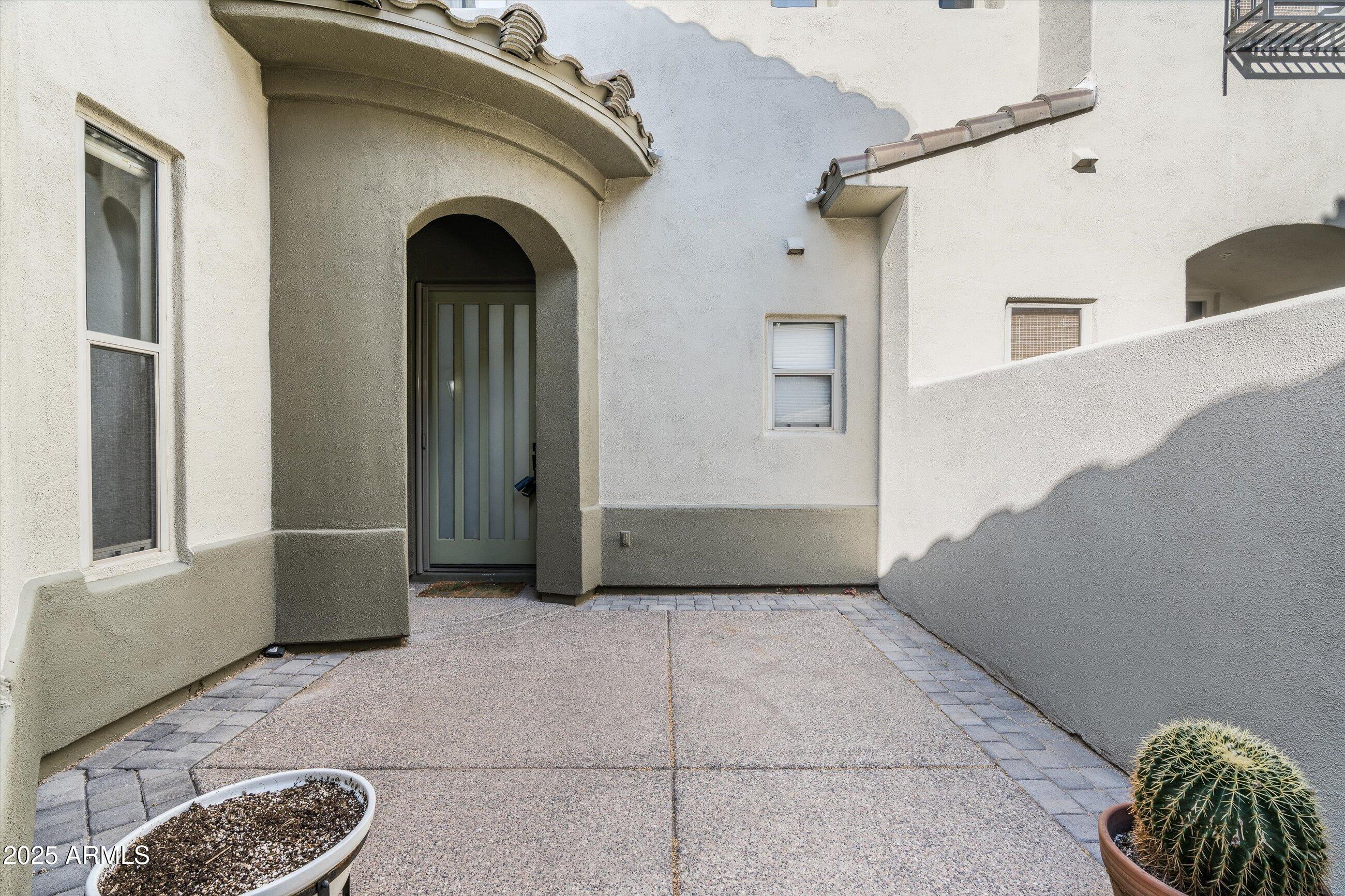 20802 N GRAYHAWK Drive 1123