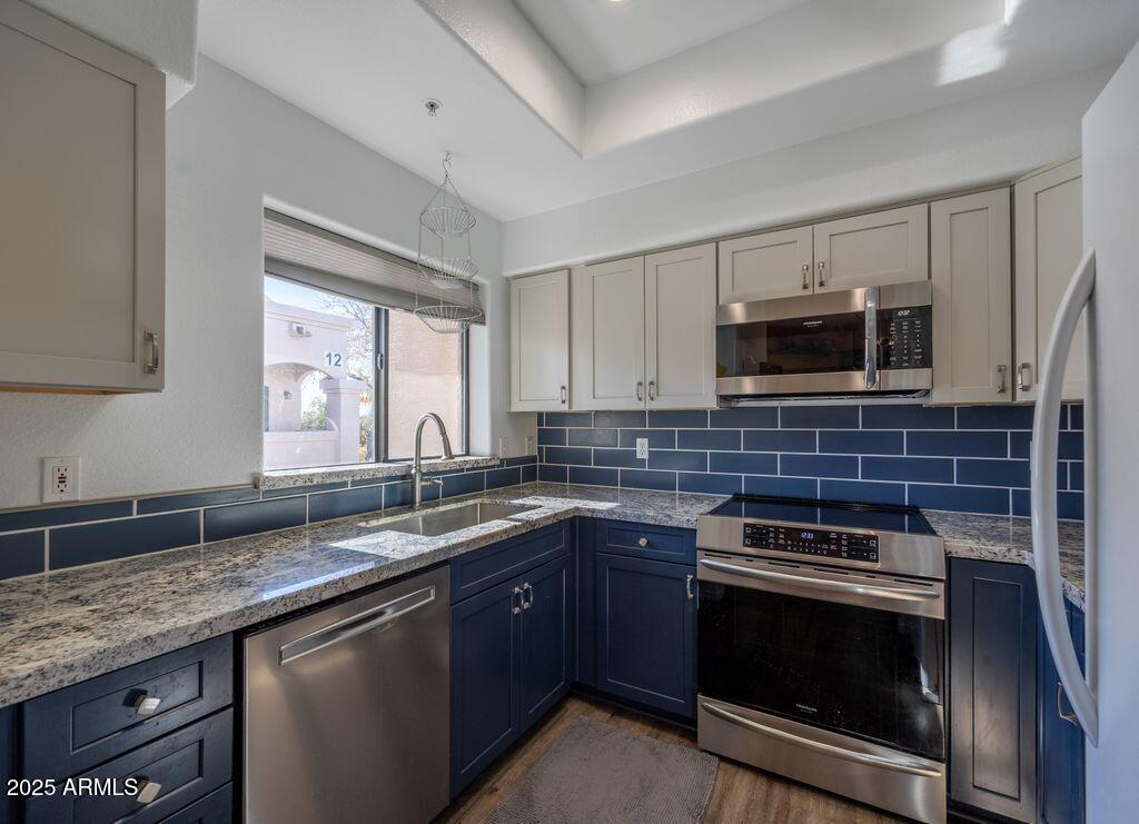 9151 W GREENWAY Road 273