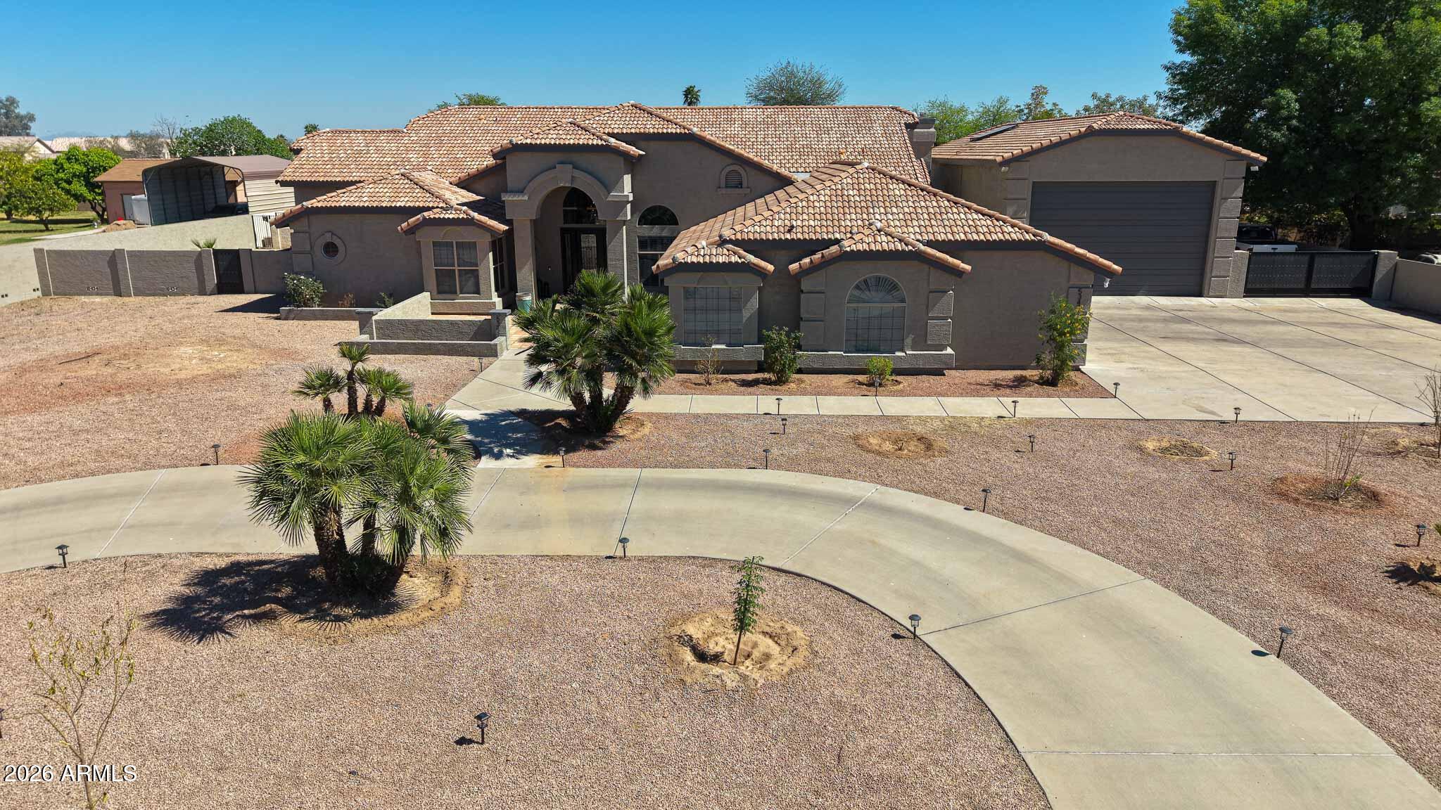 CAMELBACK FARMS - Residential