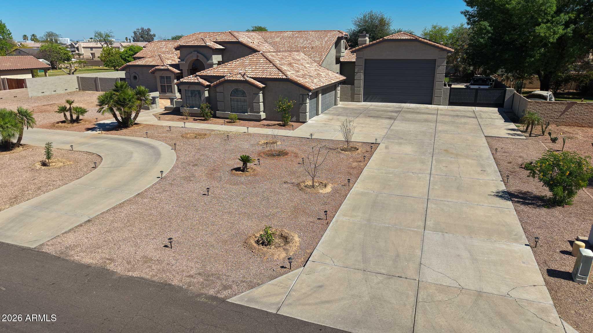 CAMELBACK FARMS - Residential