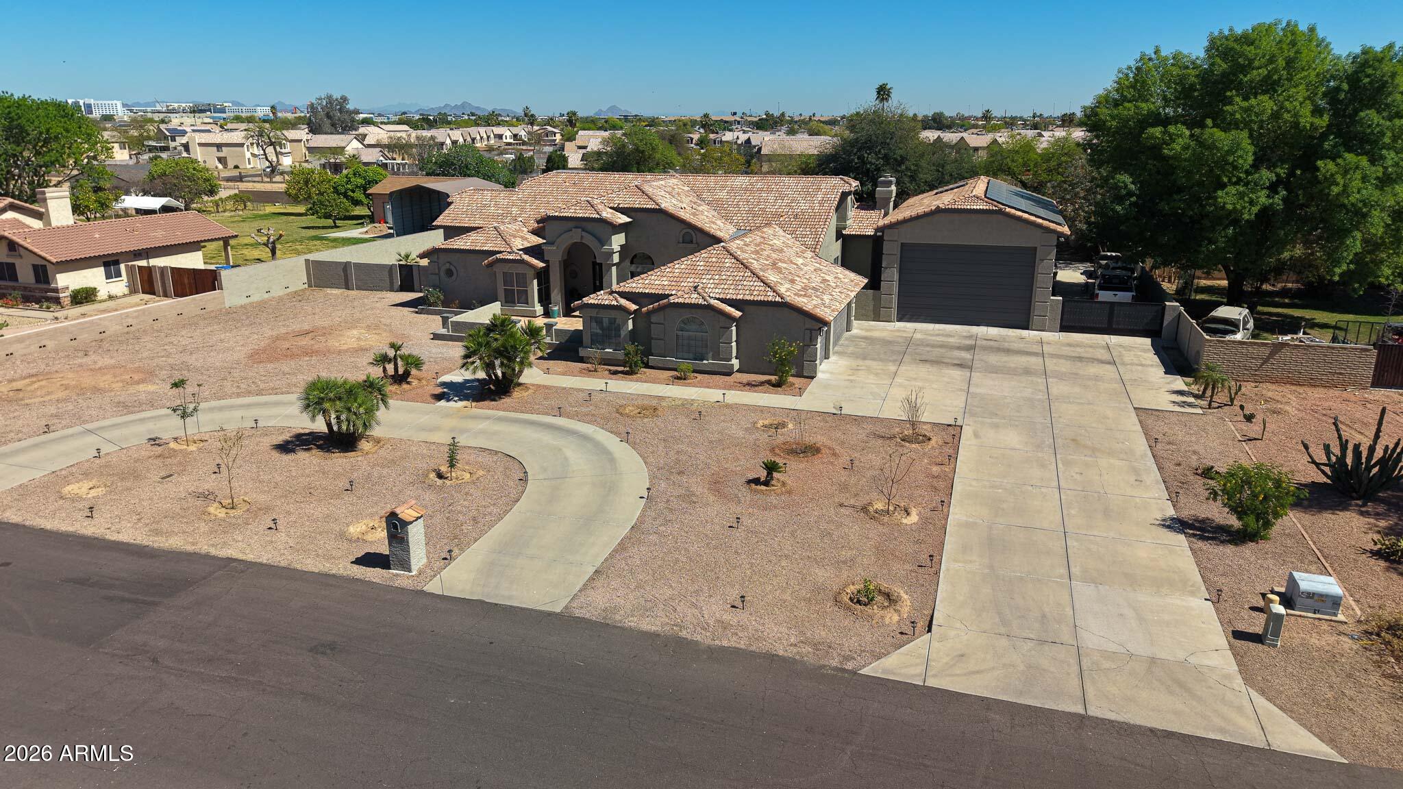 CAMELBACK FARMS - Residential