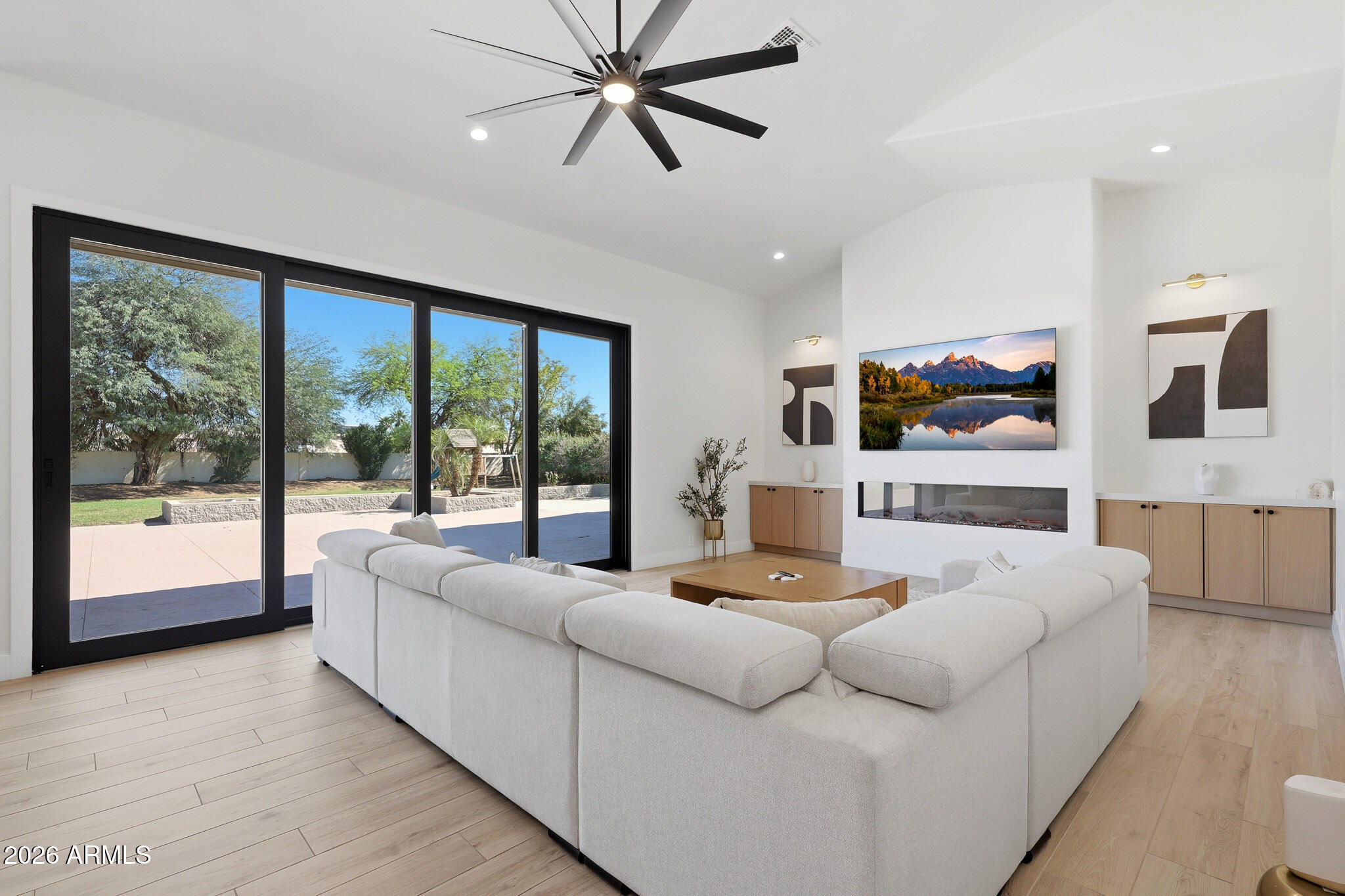 CAMELBACK FARMS - Residential