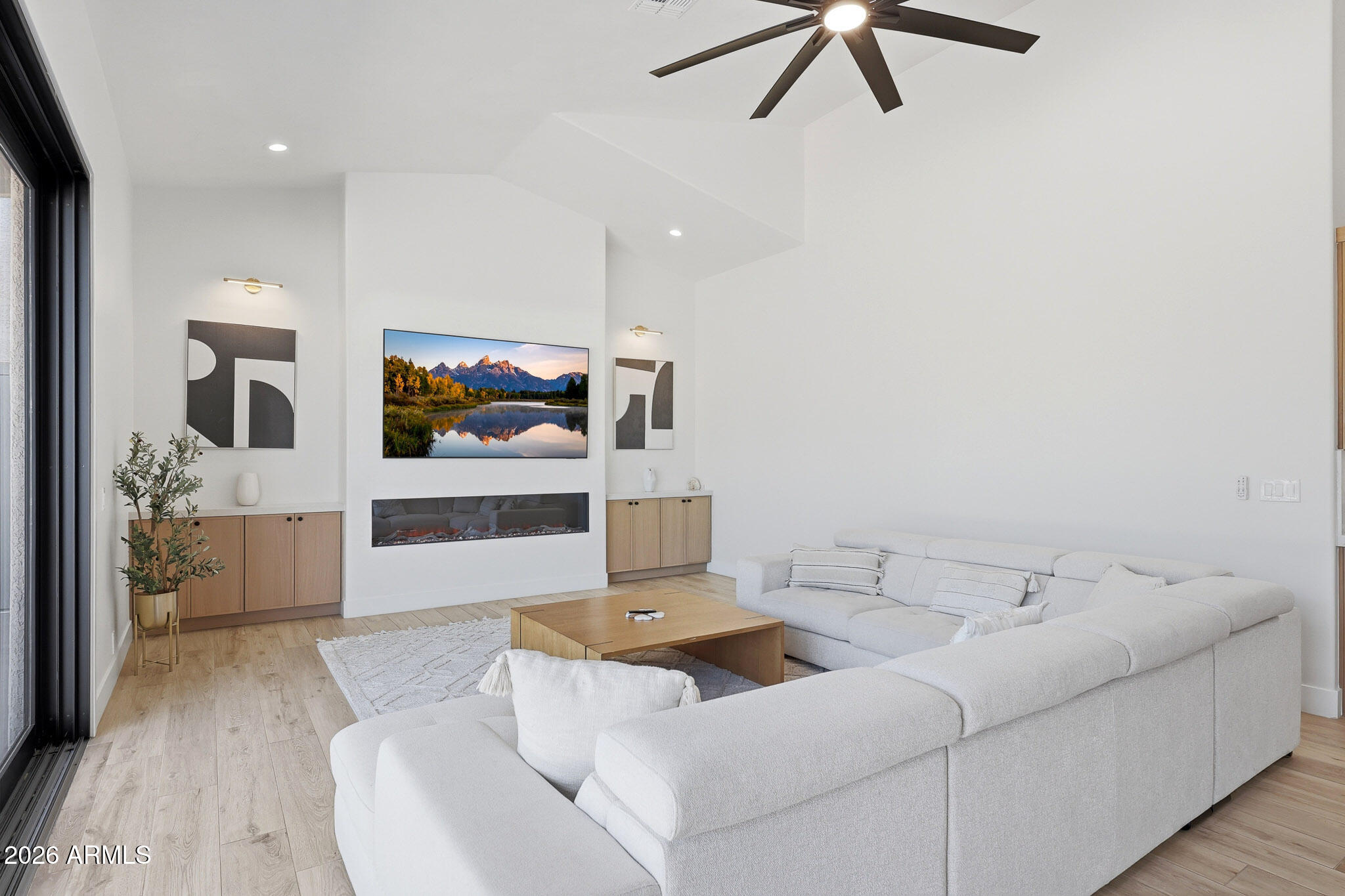 CAMELBACK FARMS - Residential
