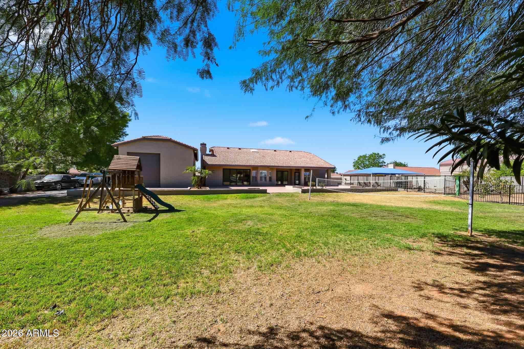 CAMELBACK FARMS - Residential