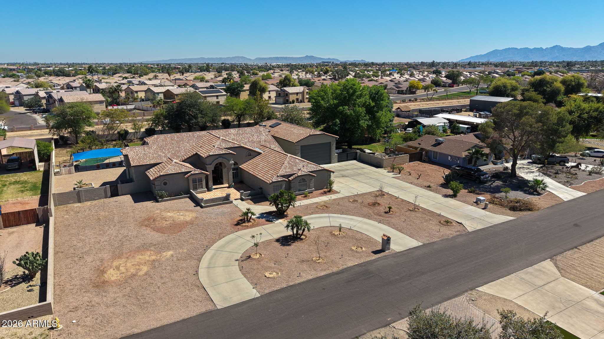 CAMELBACK FARMS - Residential
