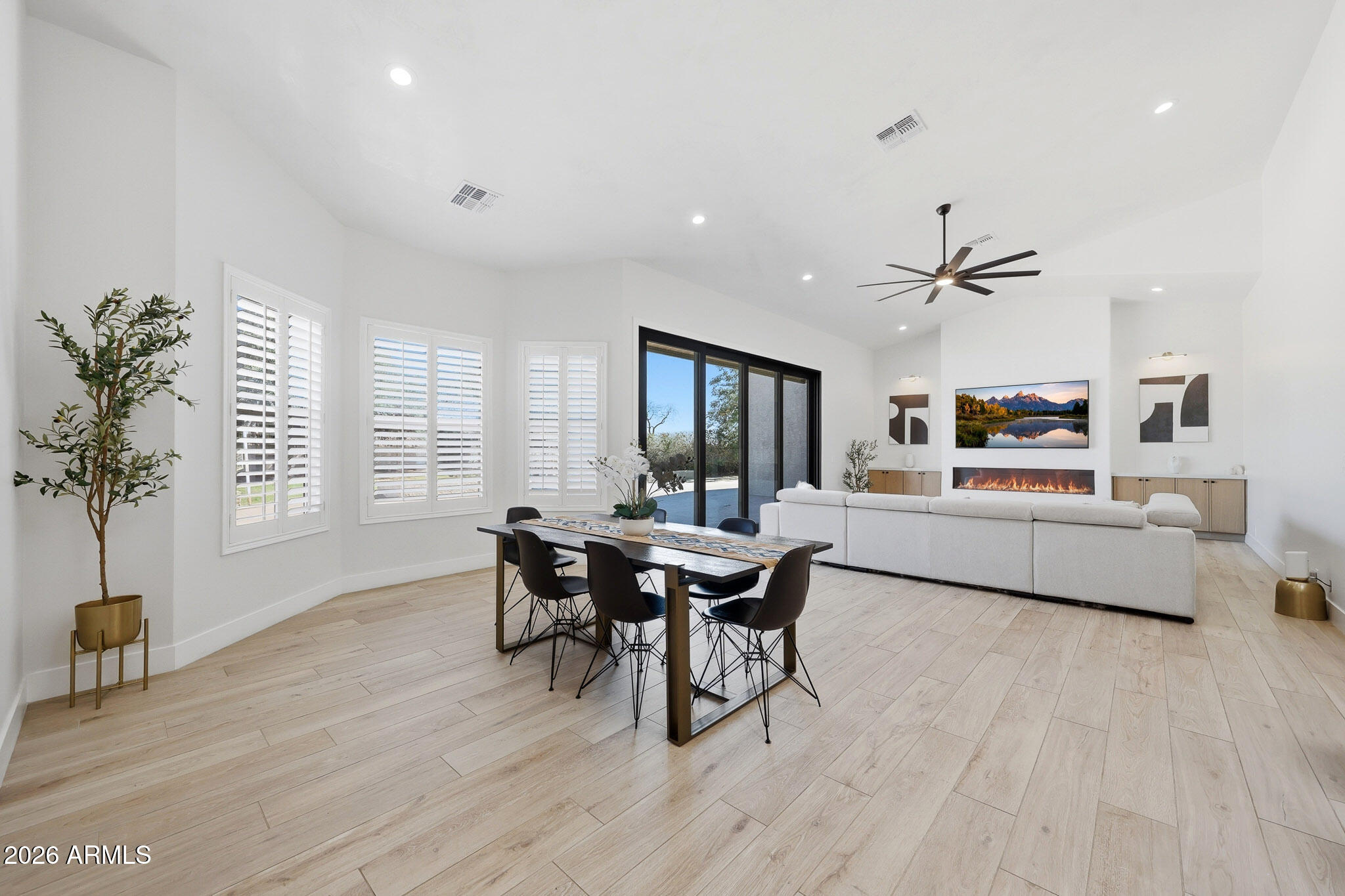 CAMELBACK FARMS - Residential