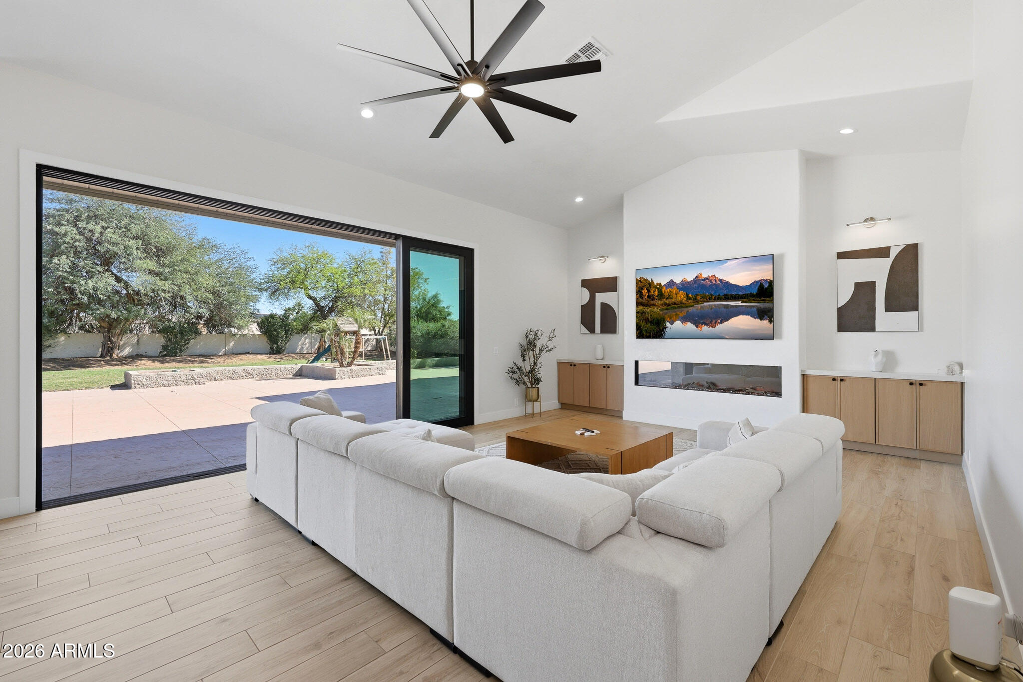 CAMELBACK FARMS - Residential