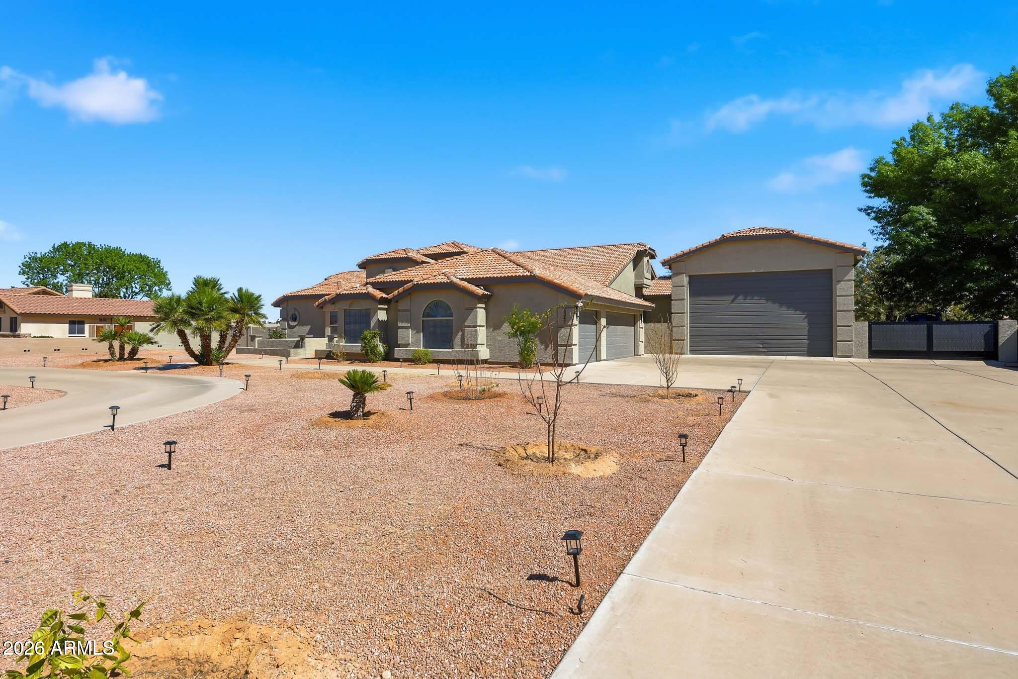 CAMELBACK FARMS - Residential