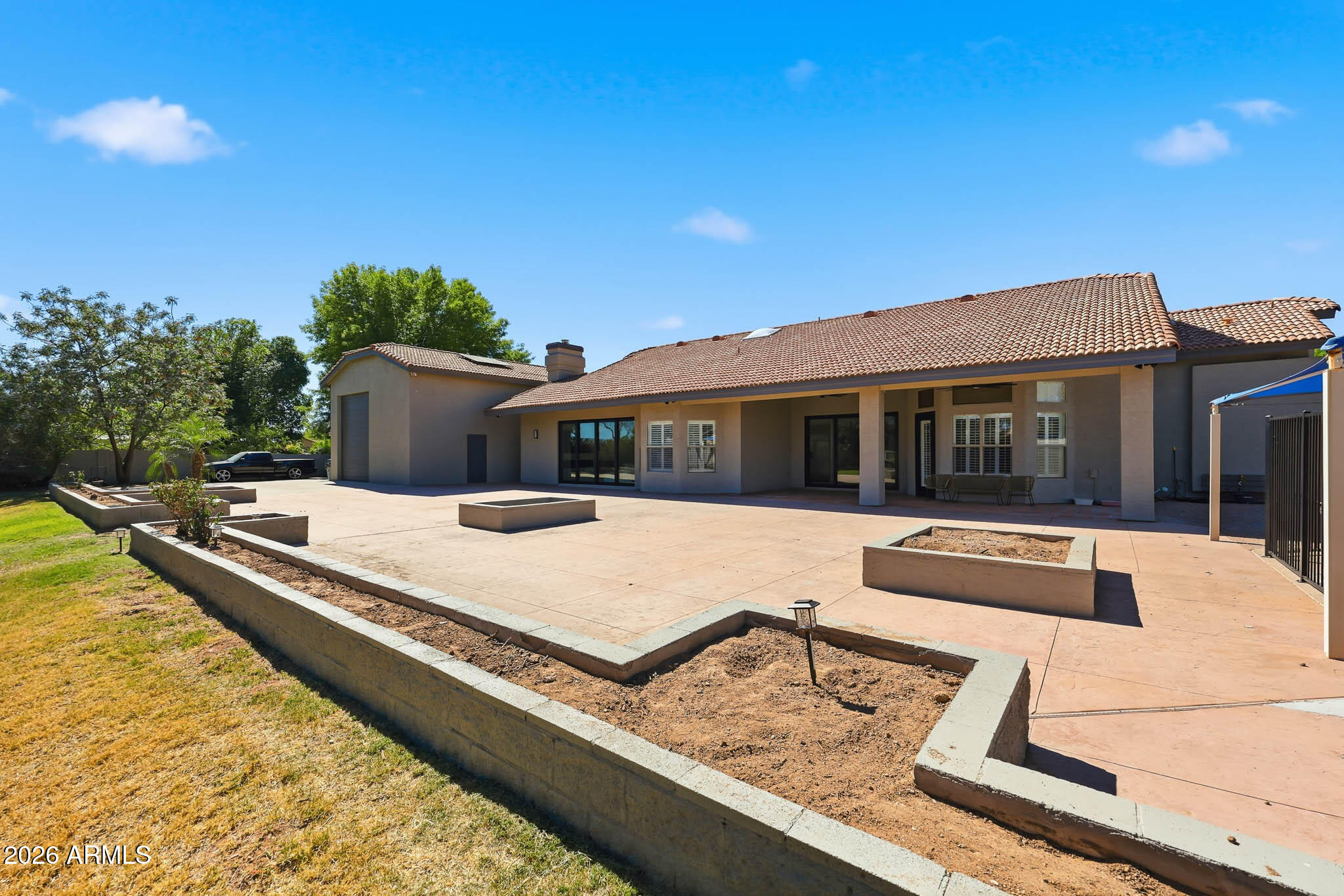 CAMELBACK FARMS - Residential