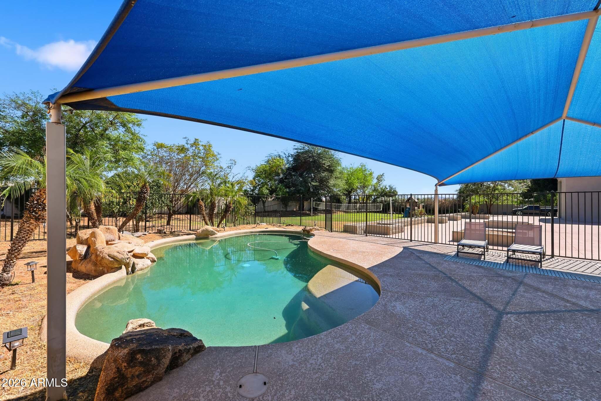 CAMELBACK FARMS - Residential