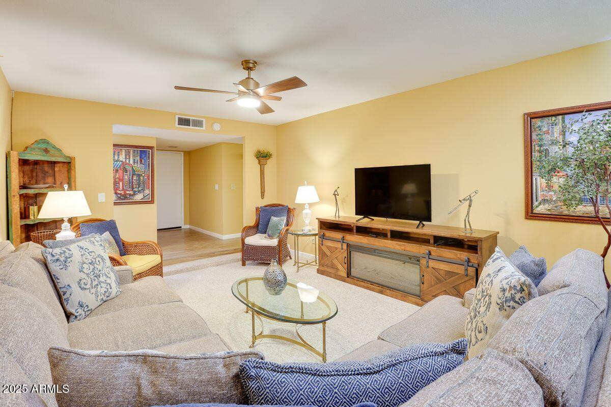 4933 W Larkspur Drive