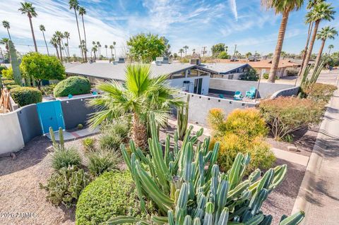 Photo of 2727 E Montecito Avenue, Phoenix, AZ 85016 (MLS # 6987955)