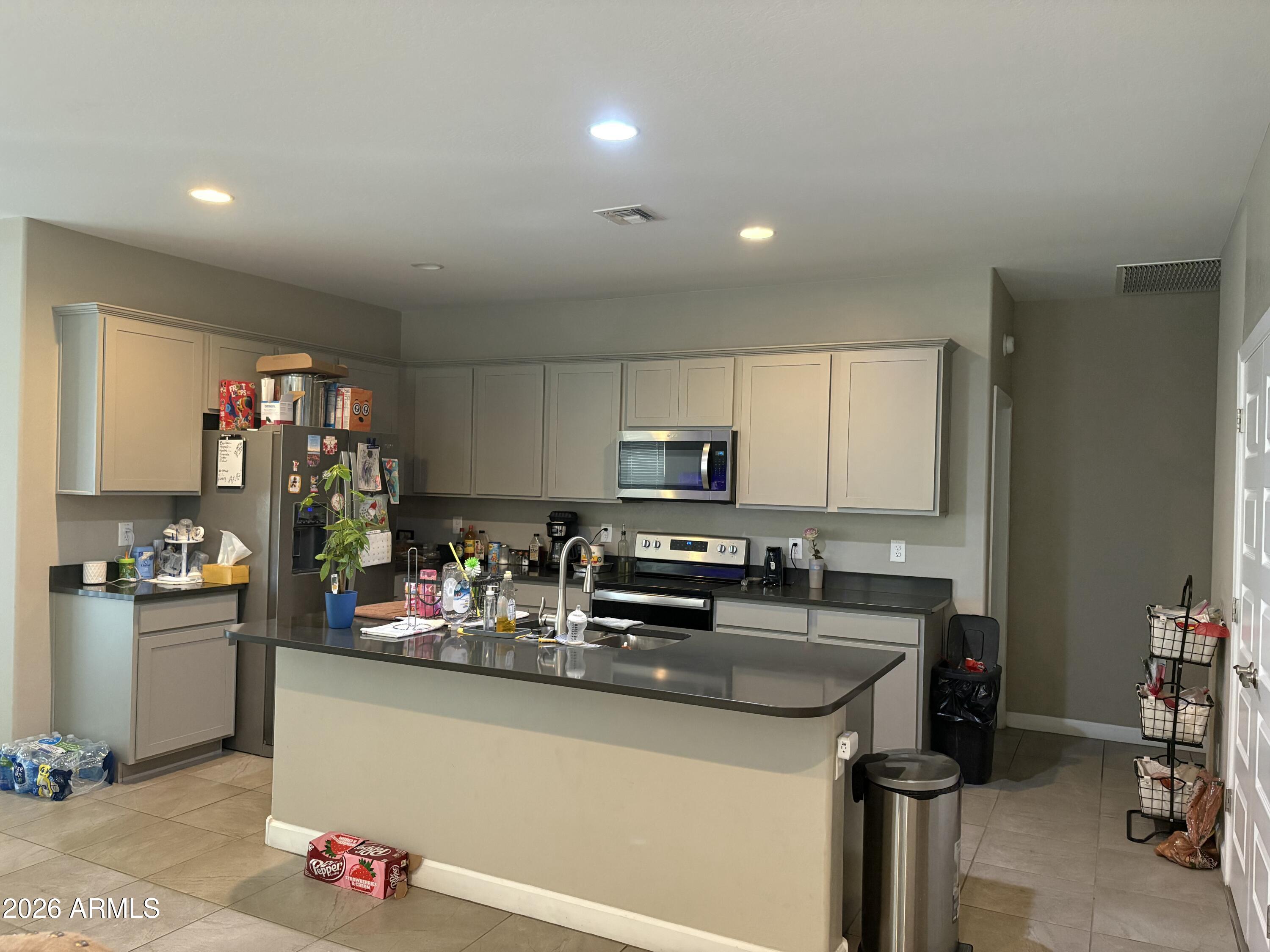 4411 W DESERT Lane