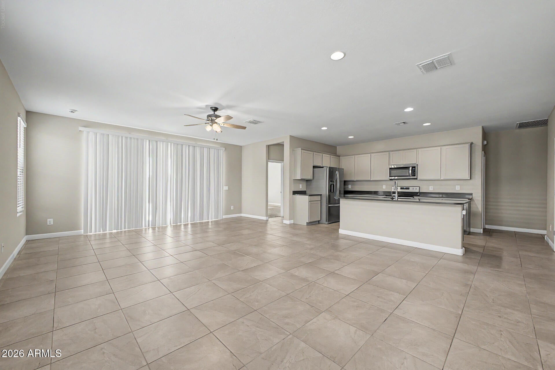 4411 W DESERT Lane