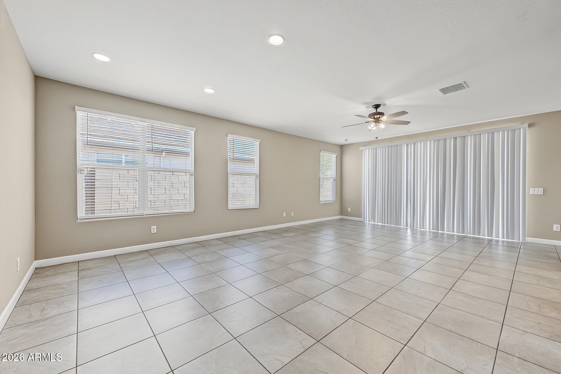 4411 W DESERT Lane