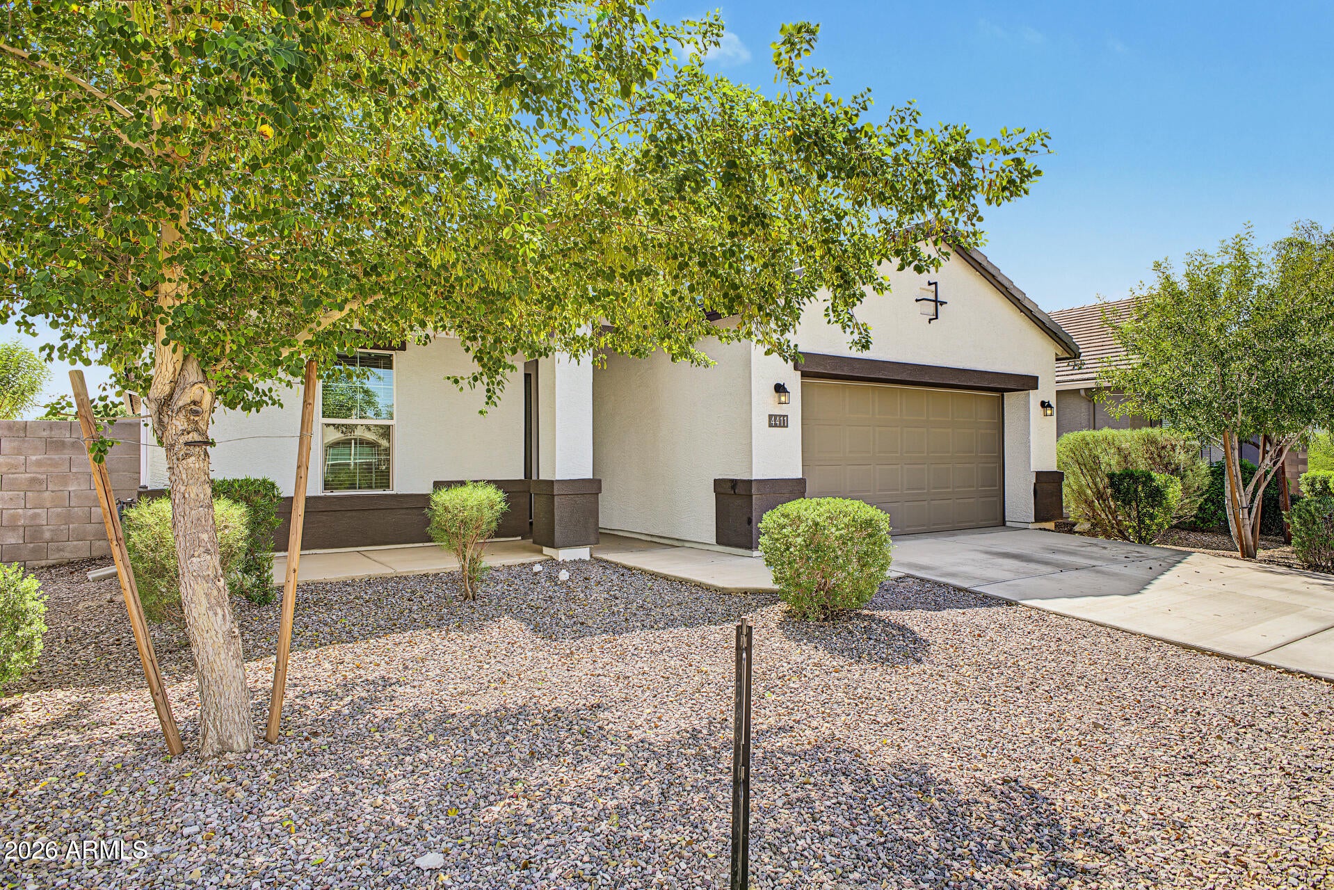 4411 W DESERT Lane